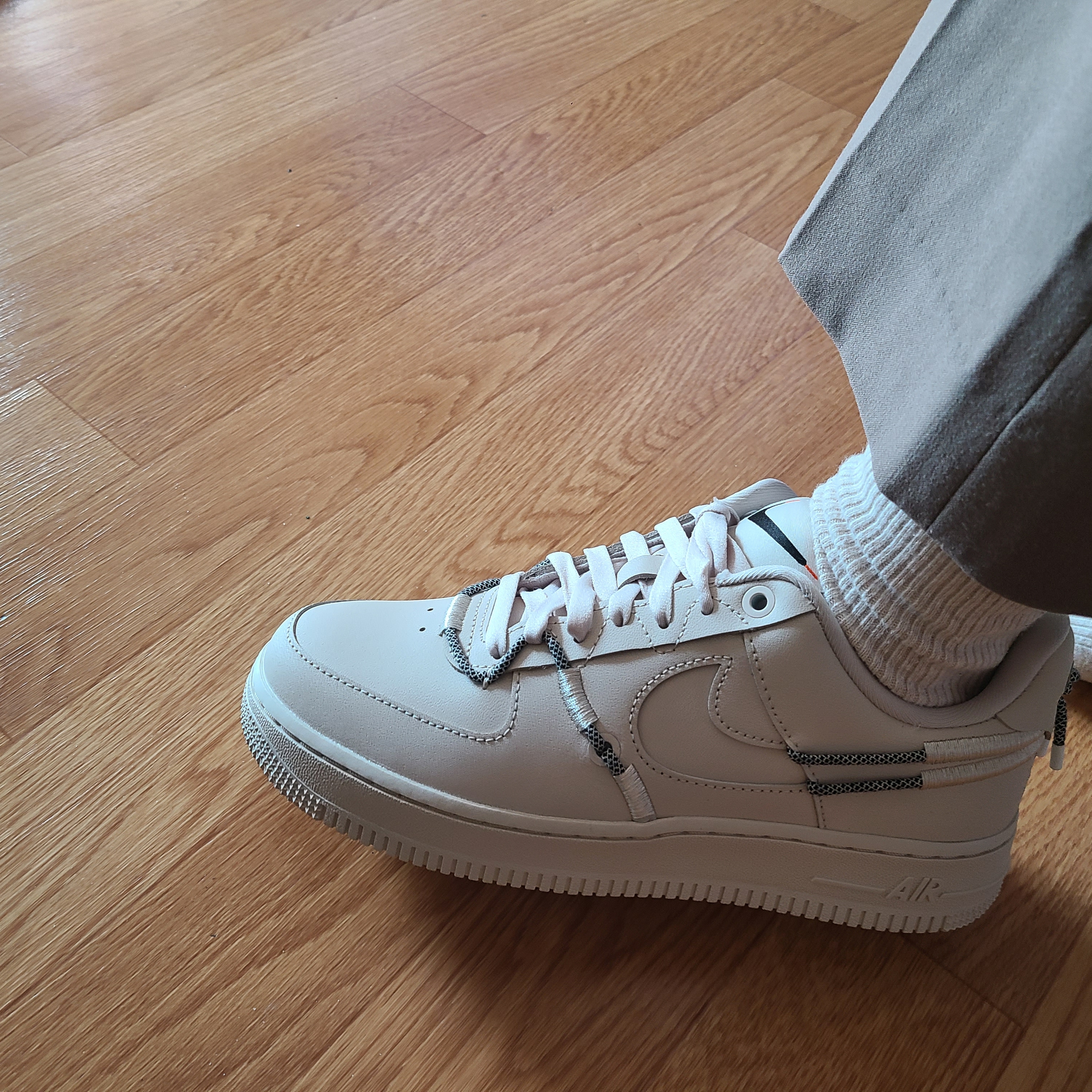 (W) Nike Air Force 1 '07 LX Light Orewood Brown 착용 스타일 - 2