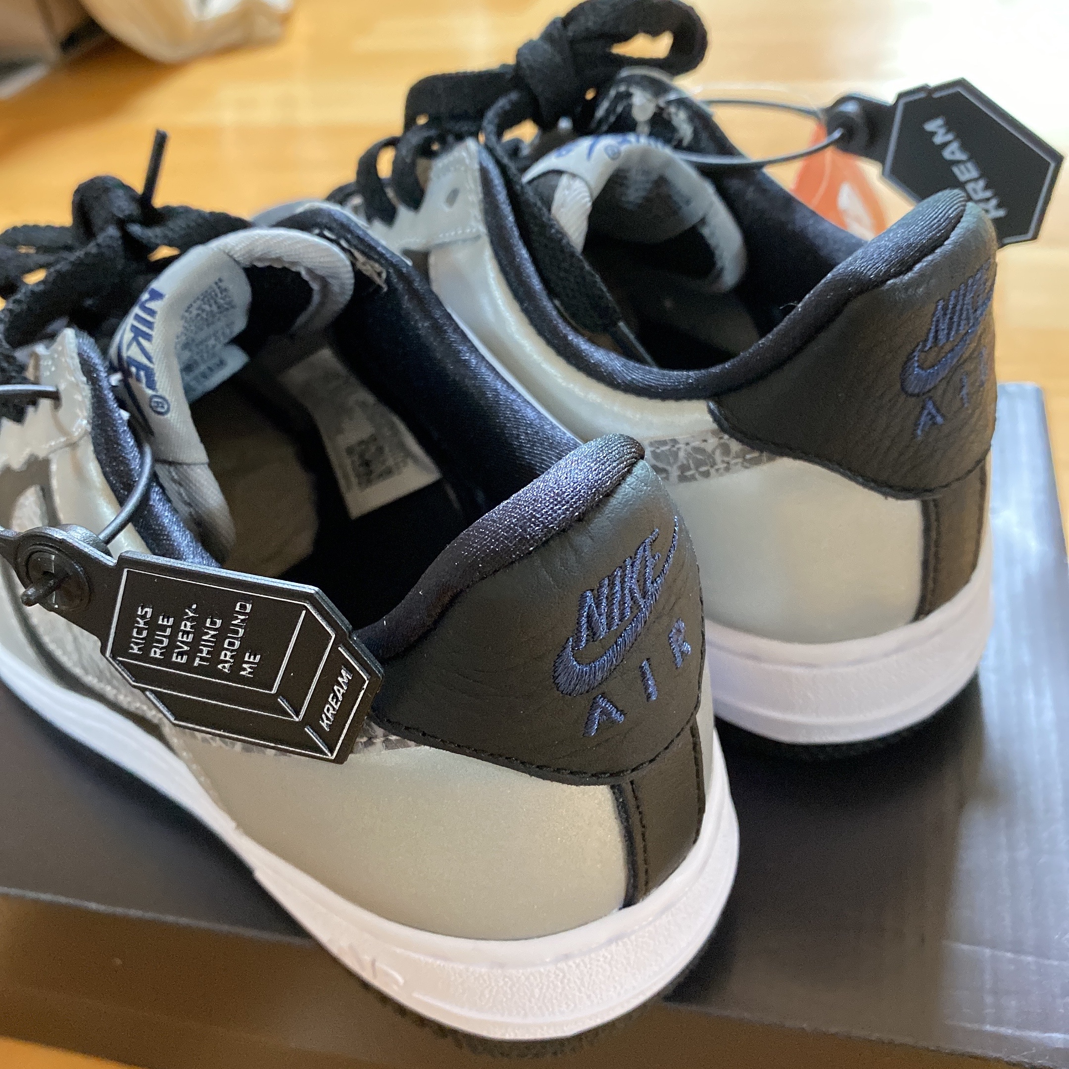 Nike Air Force 1 B Silver Snake 착용 스타일 - 2