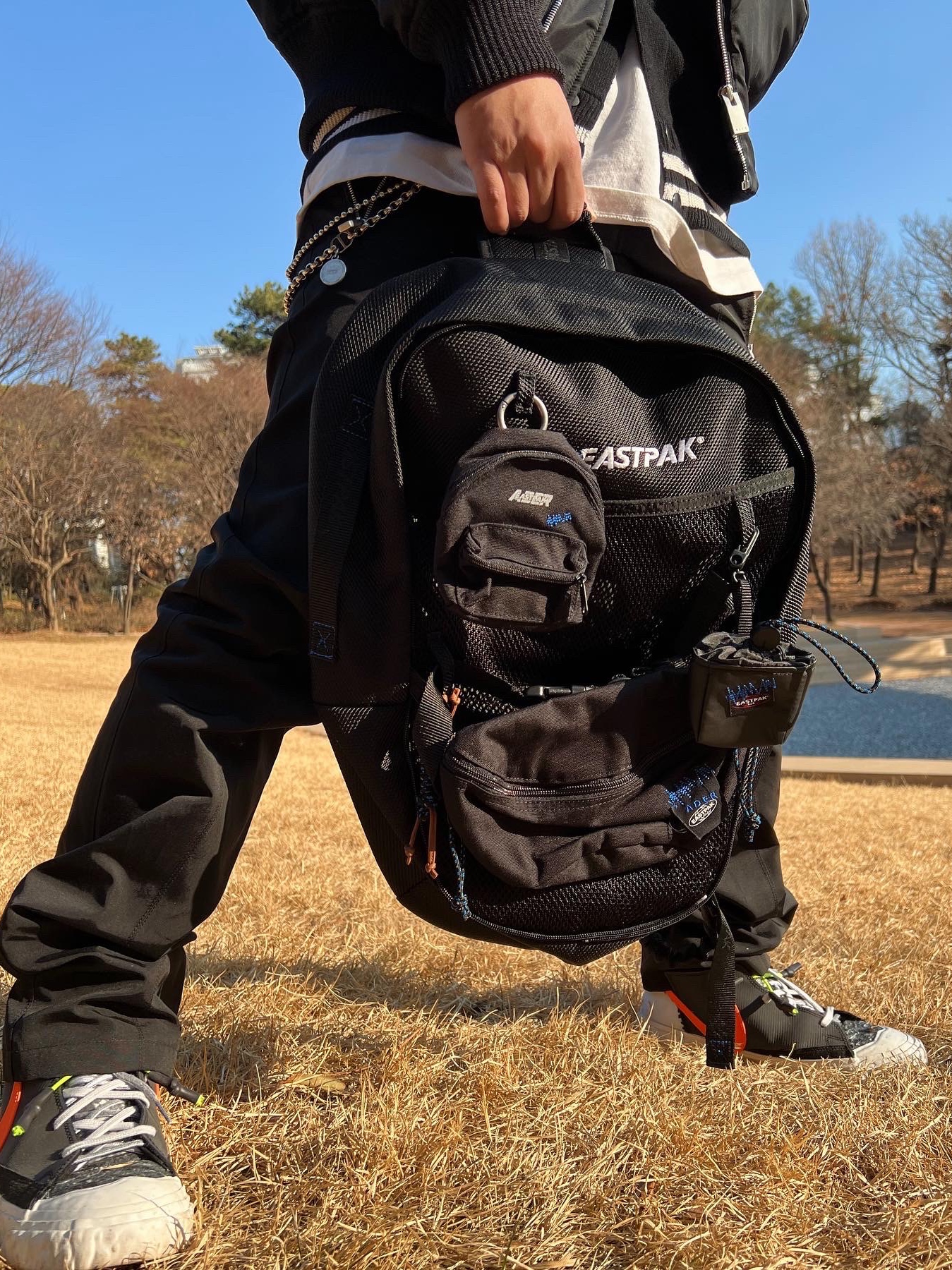 Nike x Readymade Blazer Mid Black, Ader Error x Eastpak Up-Down Sling Black 착용 스타일 - 3