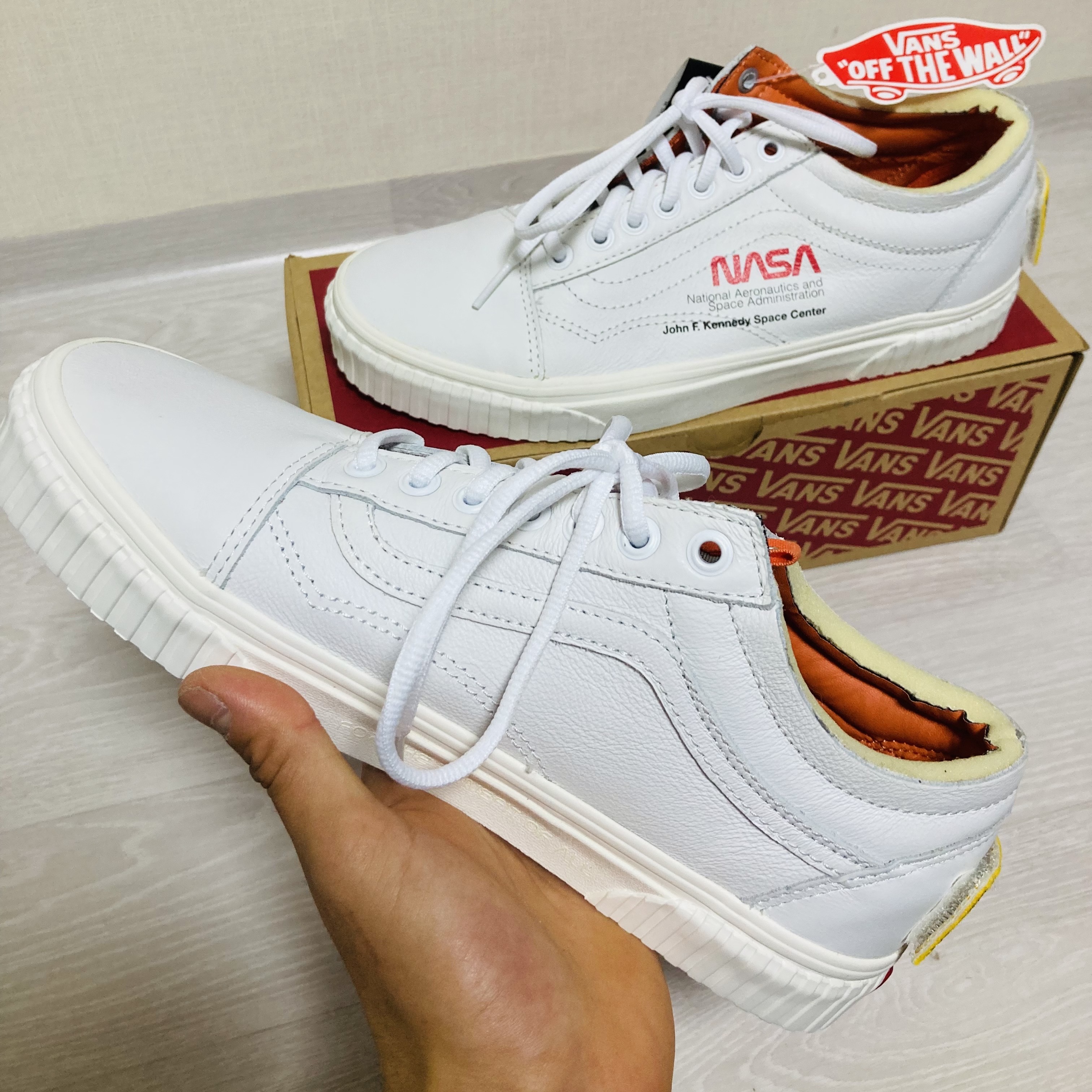 Vans Old Skool NASA Space Voyager True White 착용 스타일