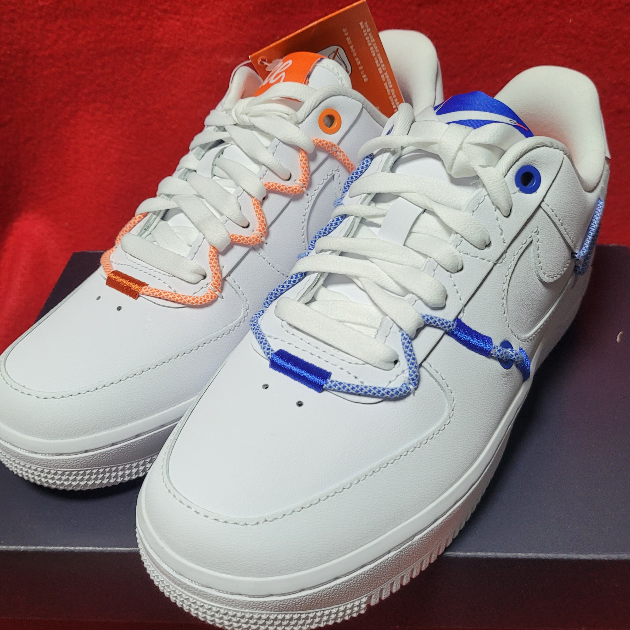 (W) Nike Air Force 1 '07 LX White Safety Orange 착용 스타일 - 1