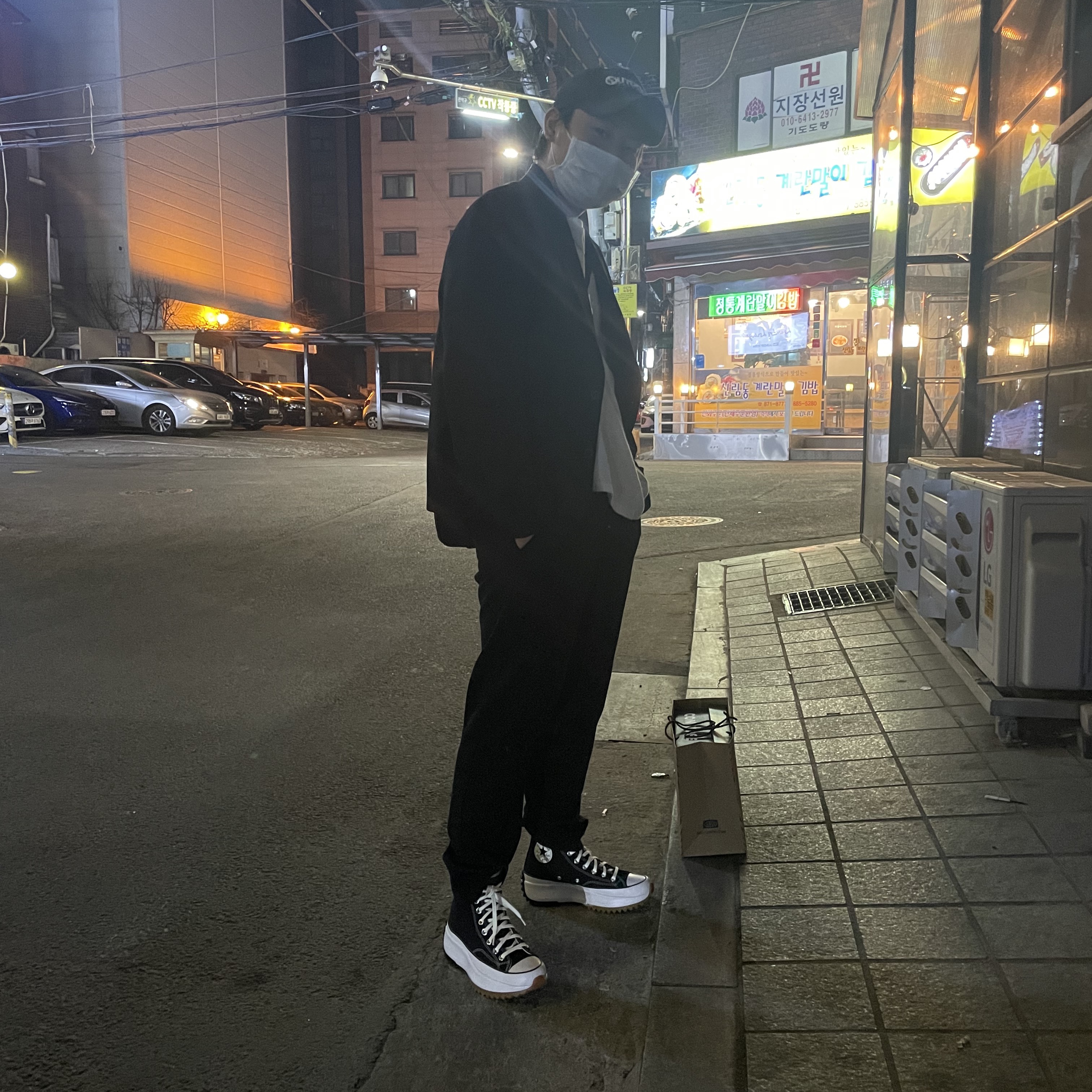 Converse Run Star Hike Hi Black White Gum 착용 스타일 - 3