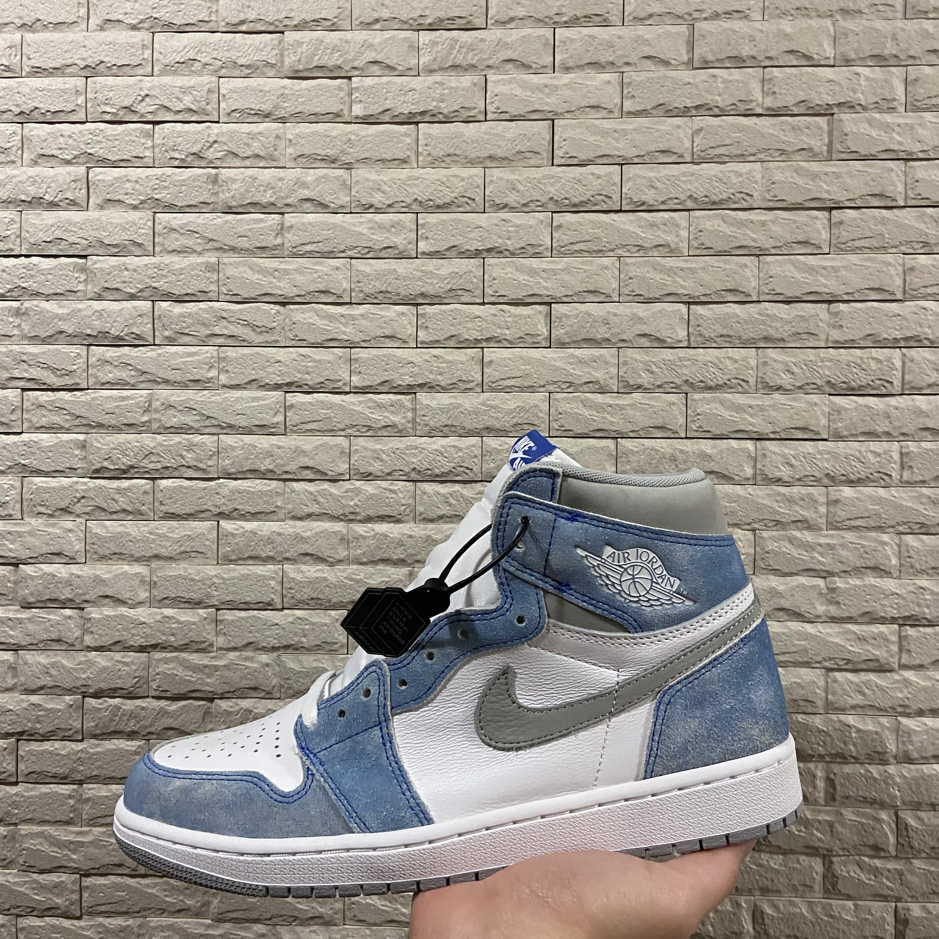 Jordan 1 Retro High OG Hyper Royal 착용 스타일