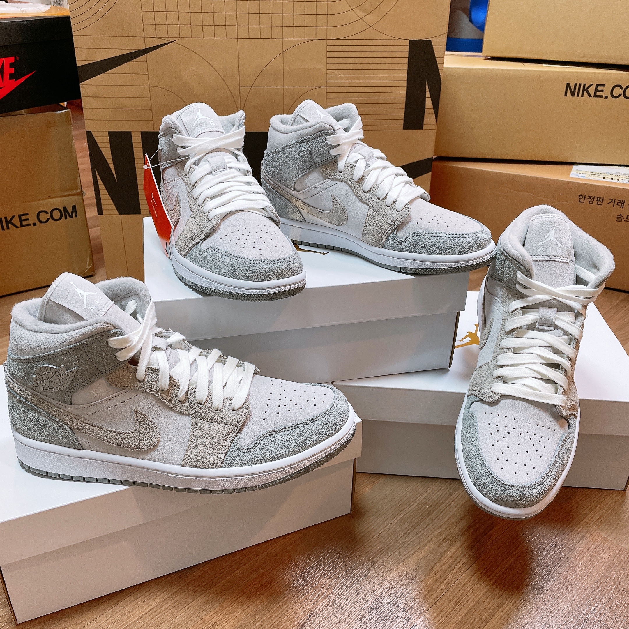 (W) Jordan 1 Mid SE Particle Grey 착용 스타일 - 1