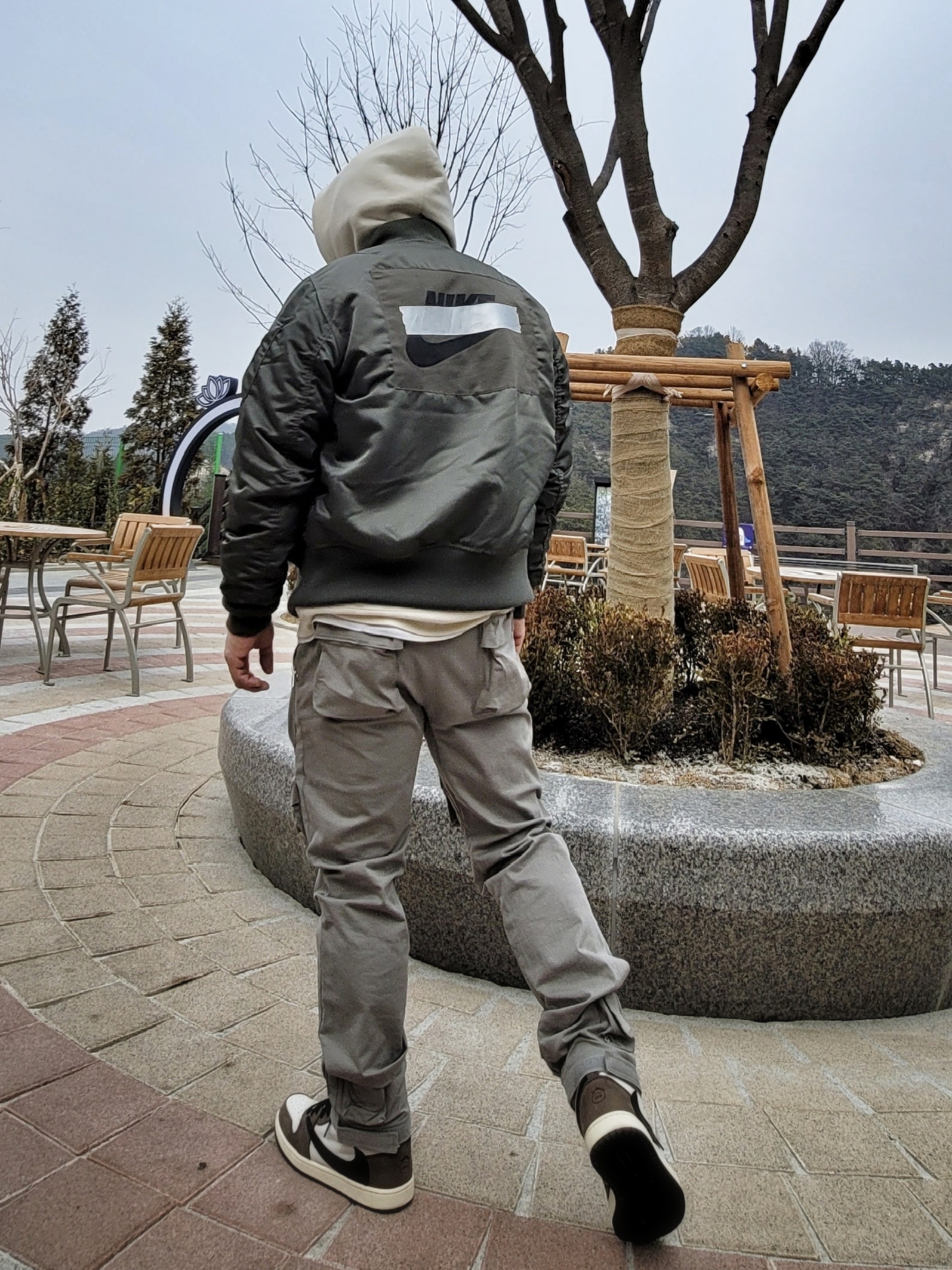 Nike NSW Punk Bomber Jacket - Asia, Jordan 1 x Travis Scott Retro High OG SP Mocha 착용 스타일 - 2