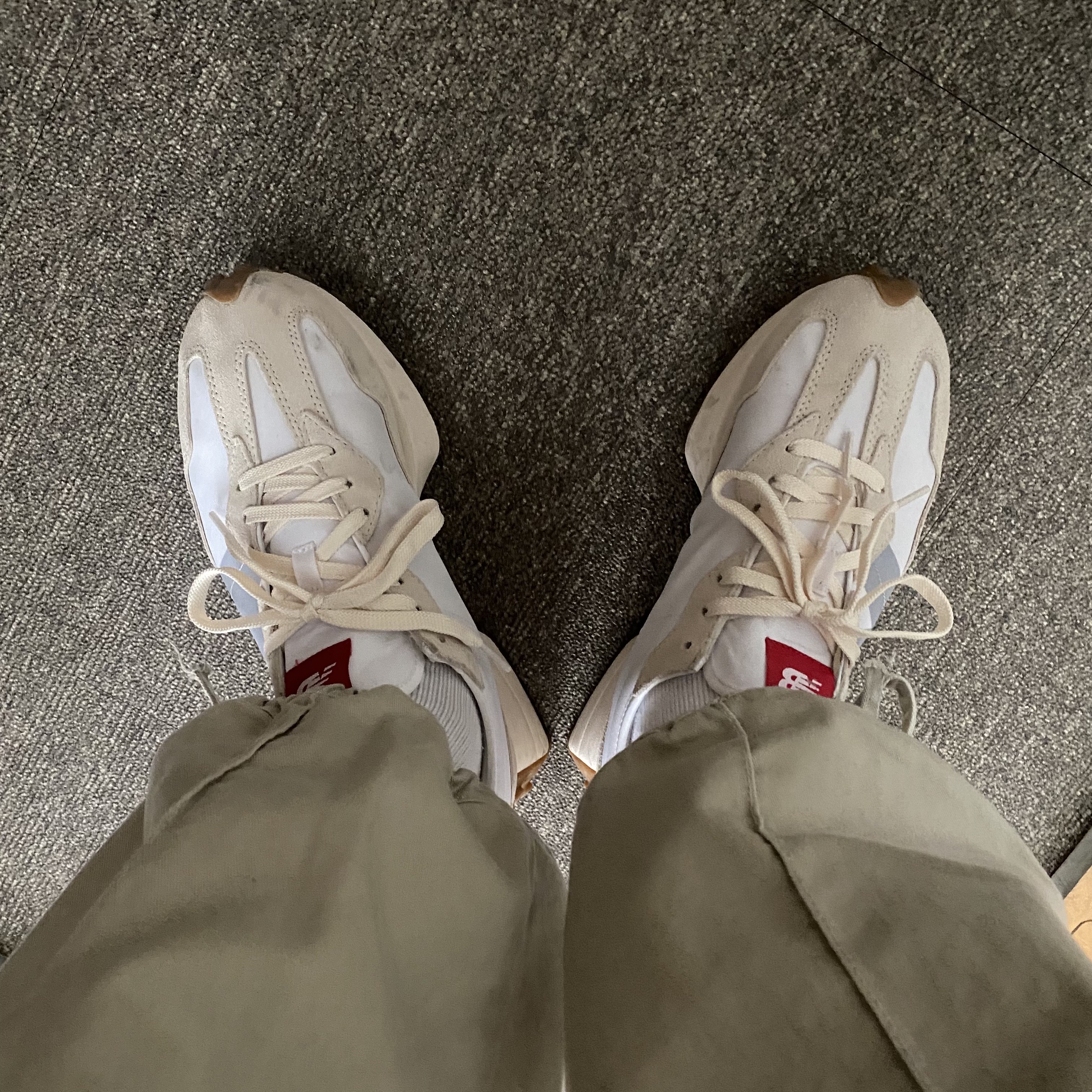 (W) New Balance 327 White Moonbeam 착용 스타일