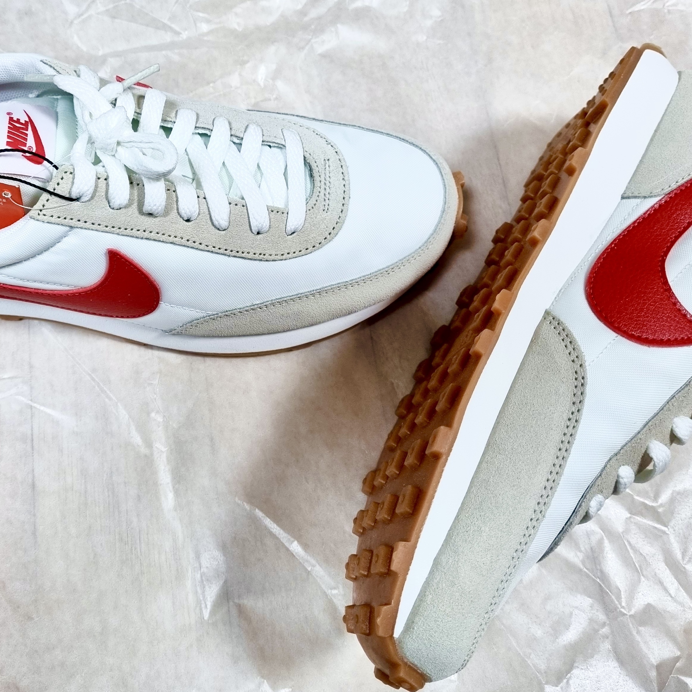 (W) Nike Daybreak Summit White University Red 착용 스타일