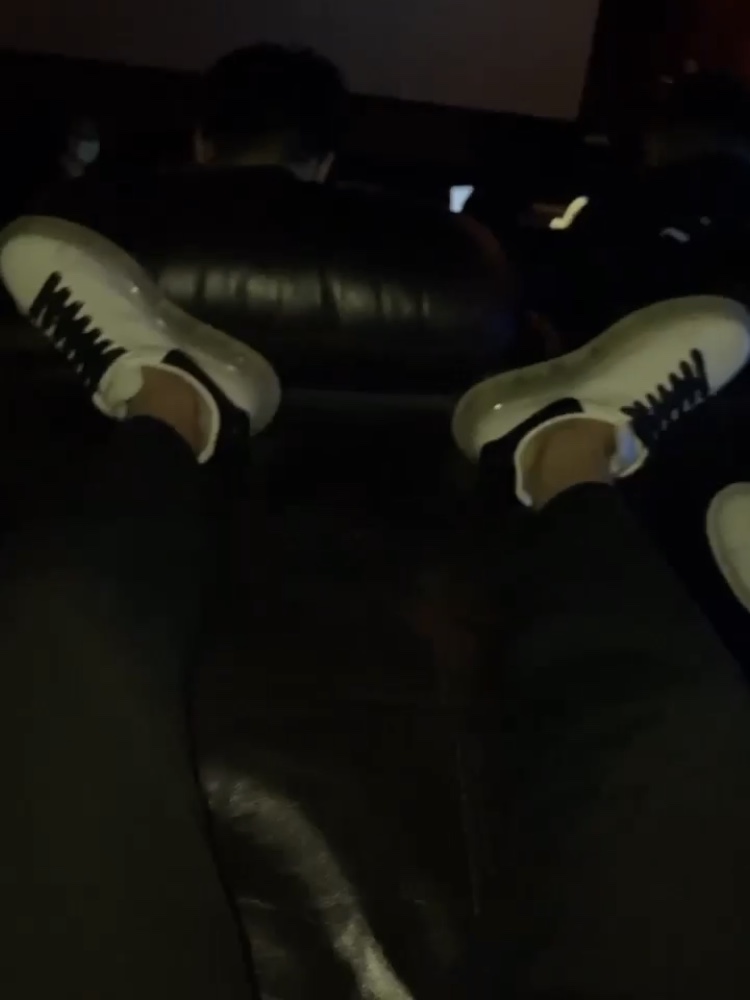Alexander McQueen Oversized Sneakers Clear Sole White Black 착용 스타일
