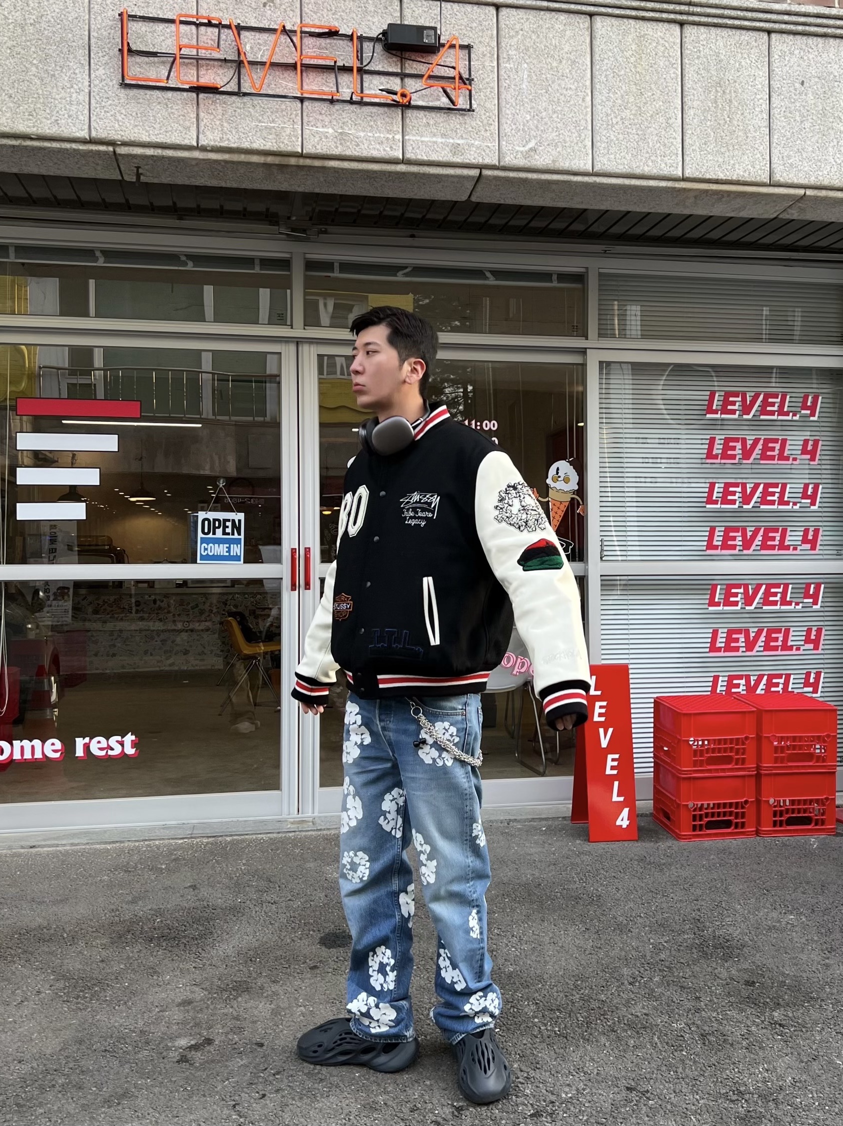 Stussy x Our Legacy x Denim Tears TTL Varsity Jacket Black, Adidas Yeezy Foam RNNR Mineral Blue 착용 스타일 - 3