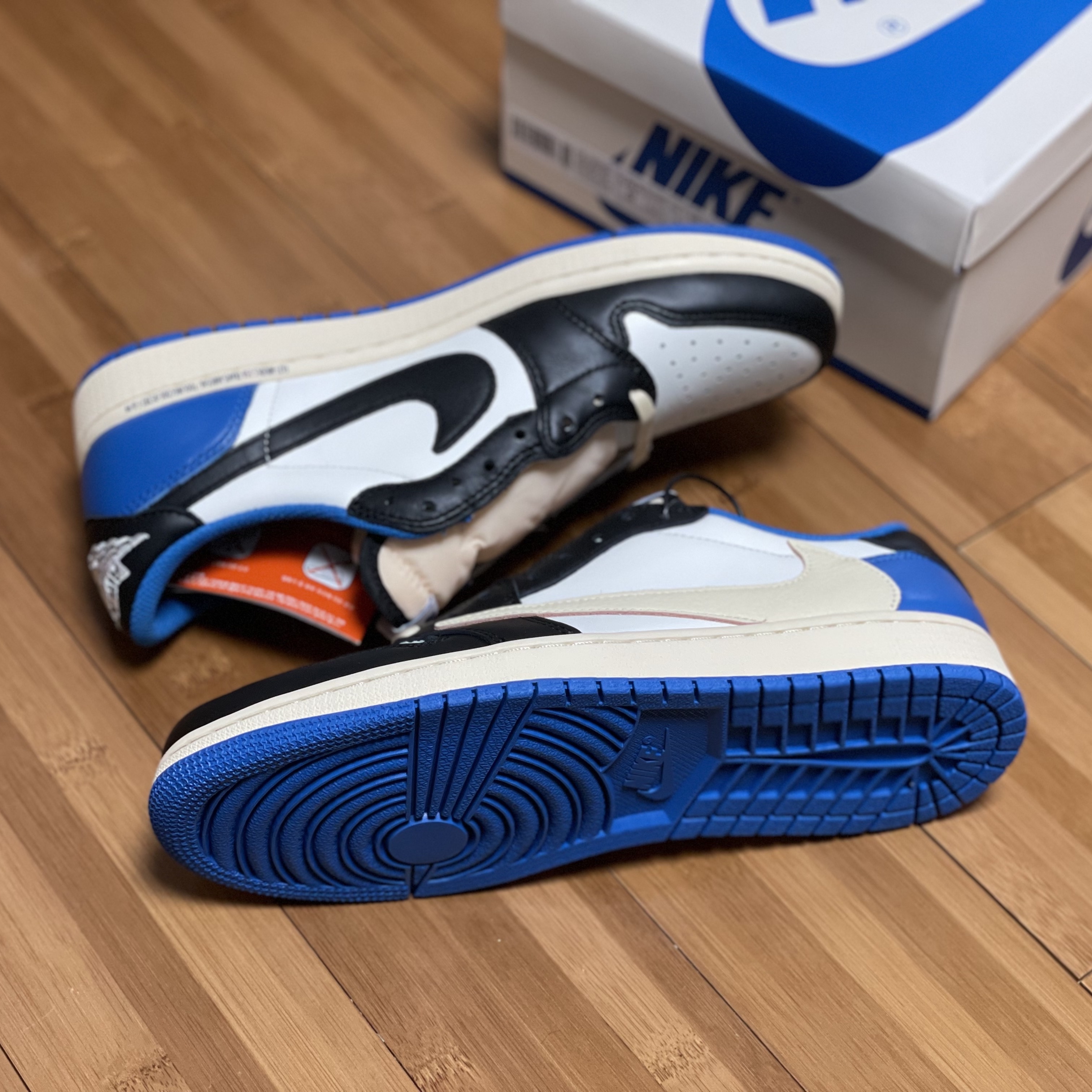 Jordan 1 x Travis Scott x Fragment Retro Low OG SP Military Blue 착용 스타일