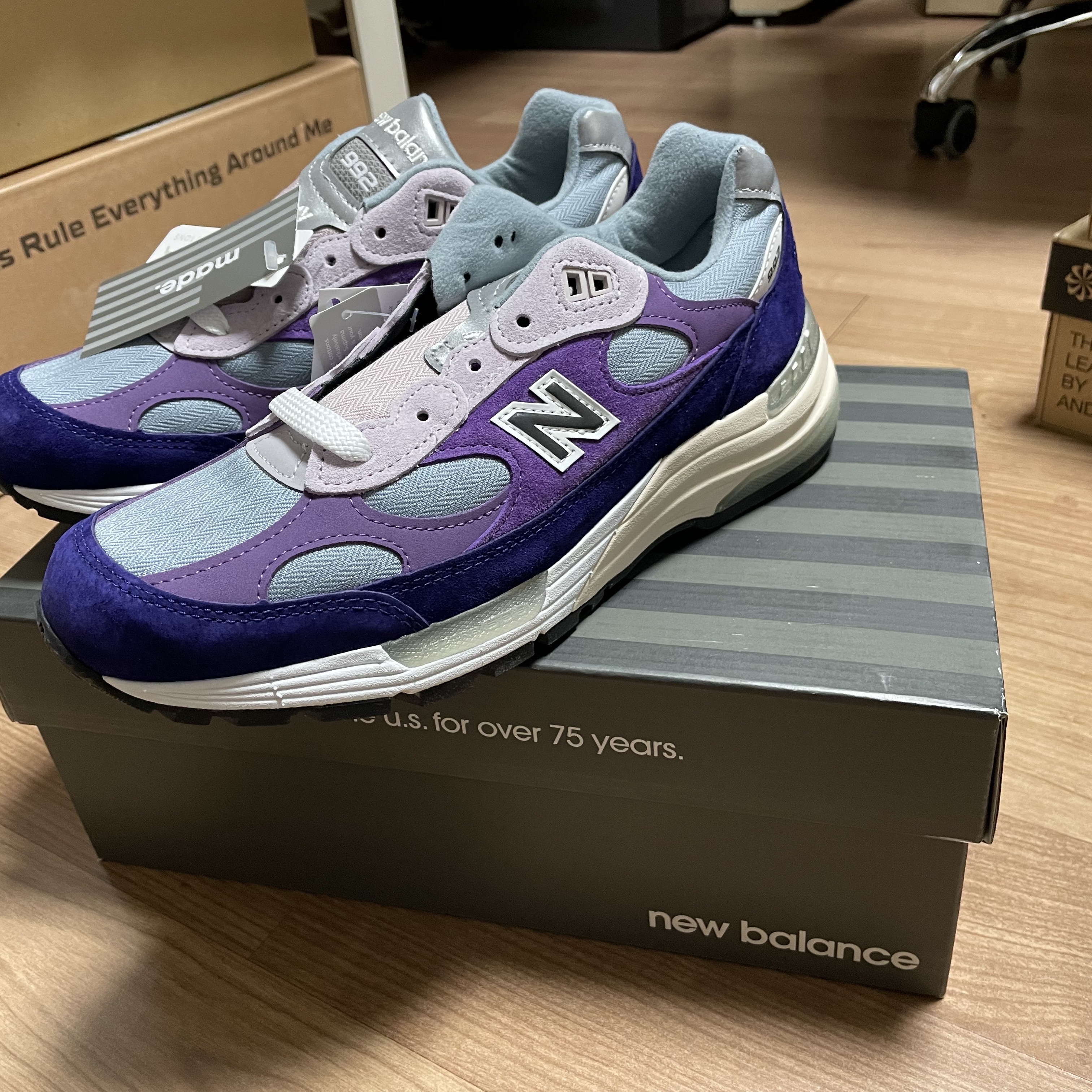 New Balance 992 Made in USA Purple Grey 착용 스타일 - 3