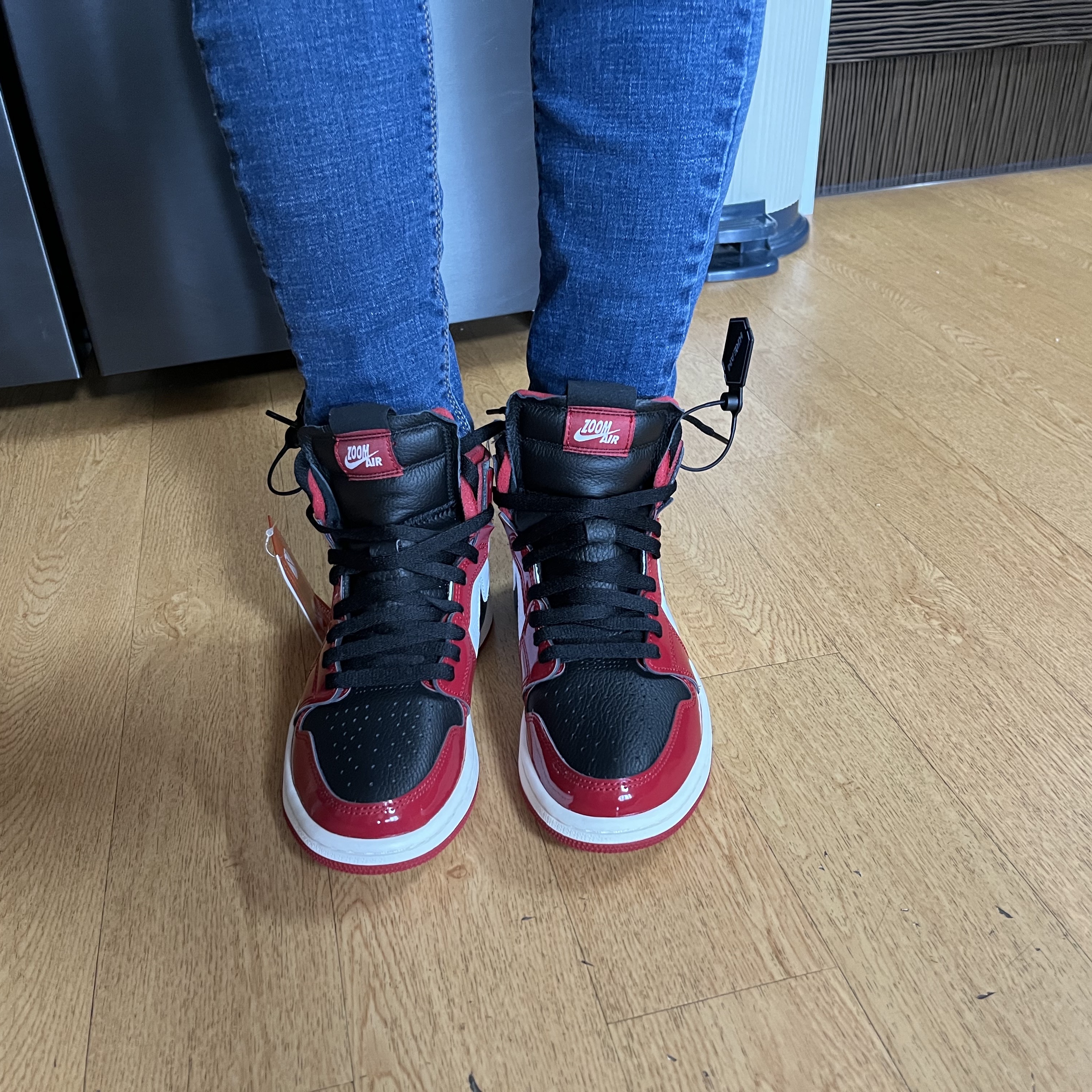 (W) Jordan 1 Zoom Air CMFT Gym Red Black 착용 스타일 - 2