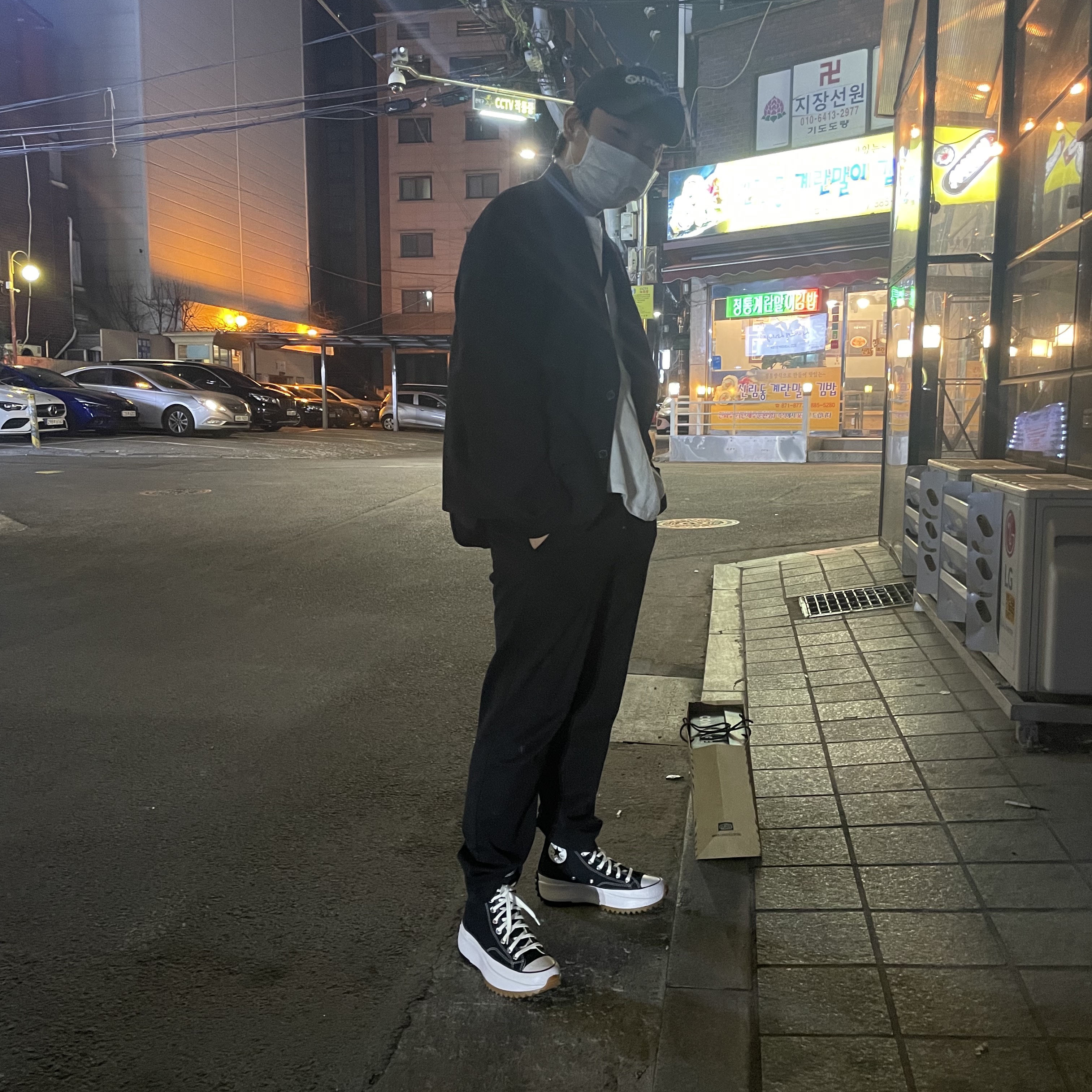 Converse Run Star Hike Hi Black White Gum 착용 스타일 - 4