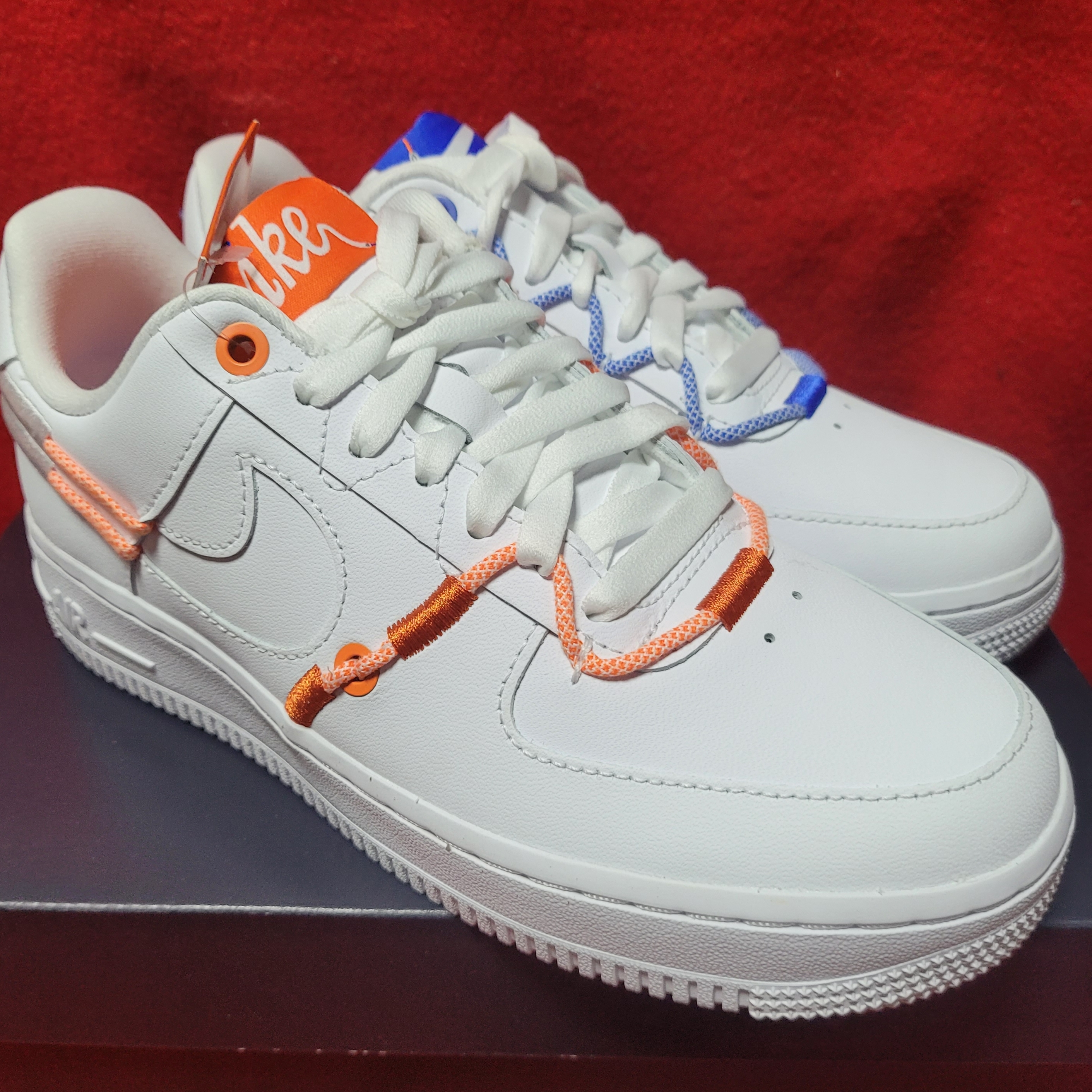 (W) Nike Air Force 1 '07 LX White Safety Orange 착용 스타일 - 2