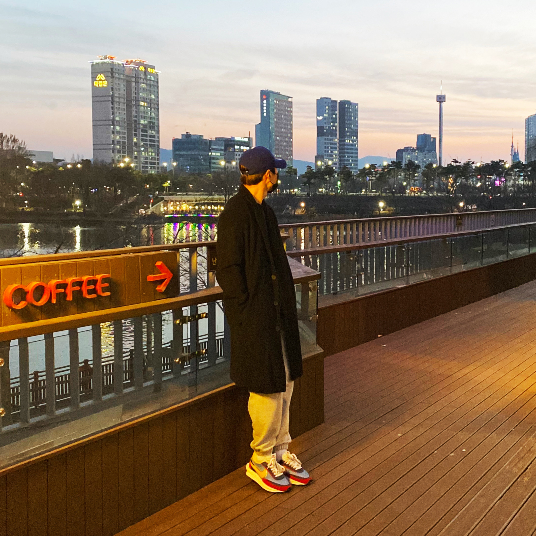Nike x Sacai LDWaffle Blue Multi 착용 스타일
