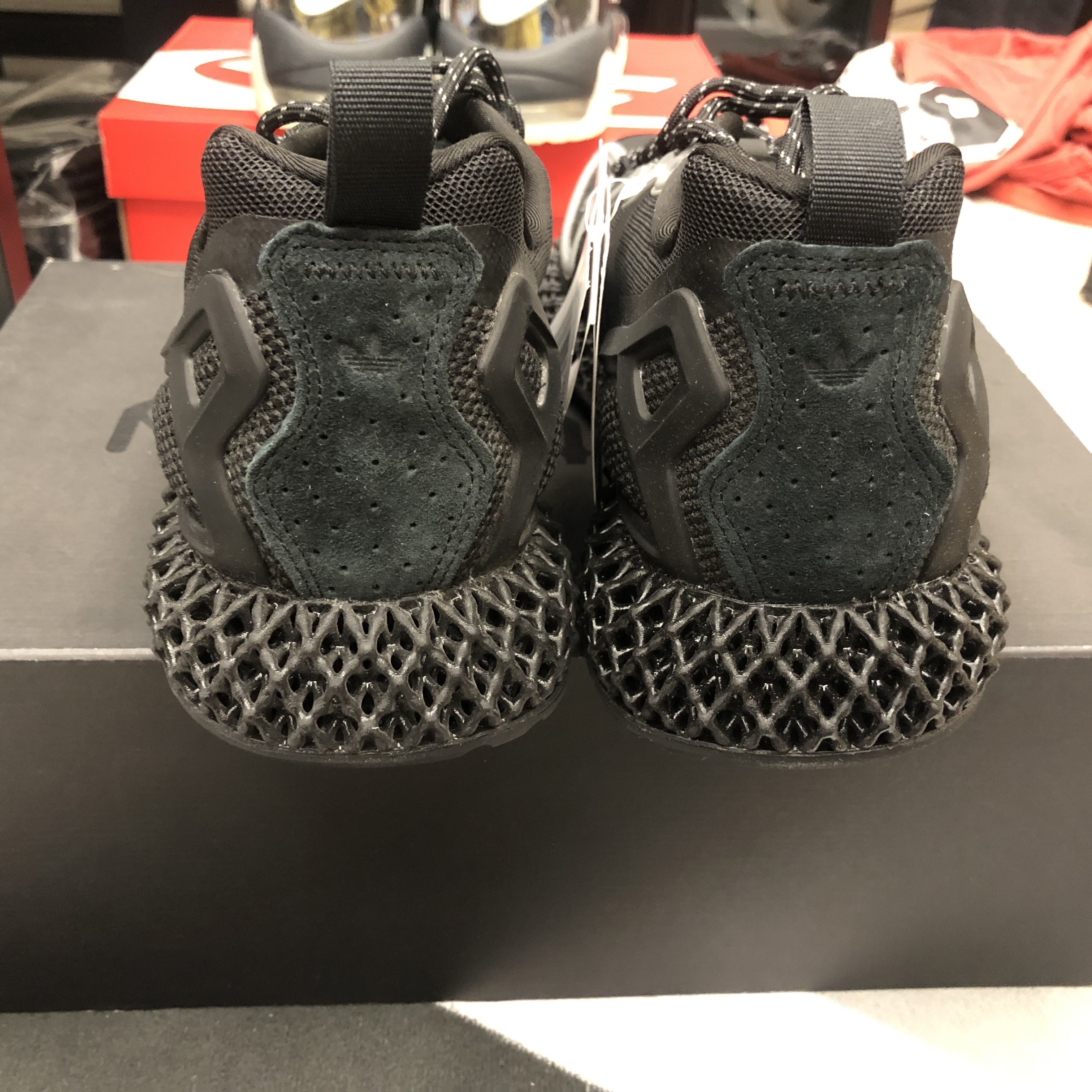 Adidas ZX 2K 4D Triple Black 착용 스타일 - 5