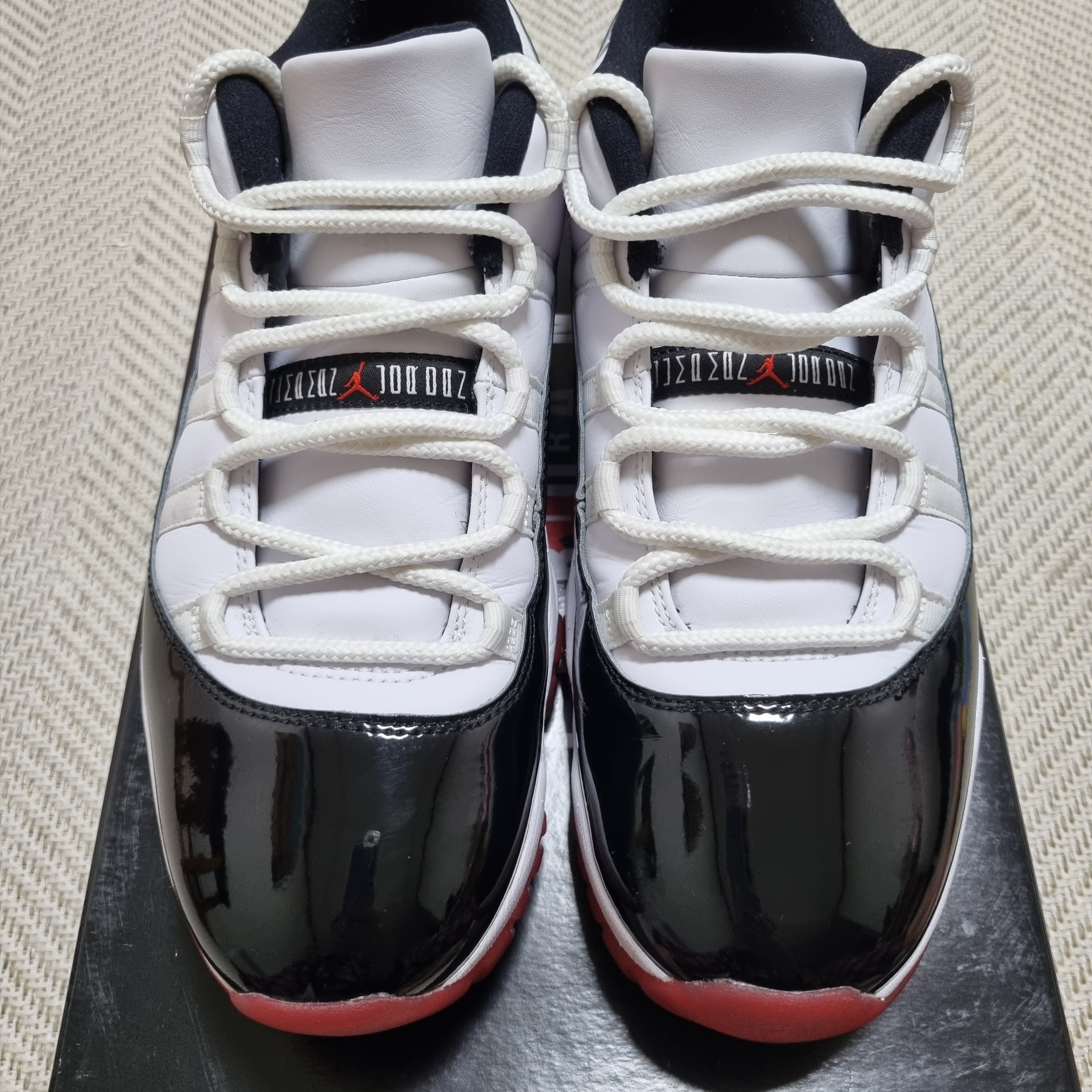 Jordan 11 Retro Low Concord Bred, (W) Jordan 1 Mid Cactus Flower 착용 스타일 - 2