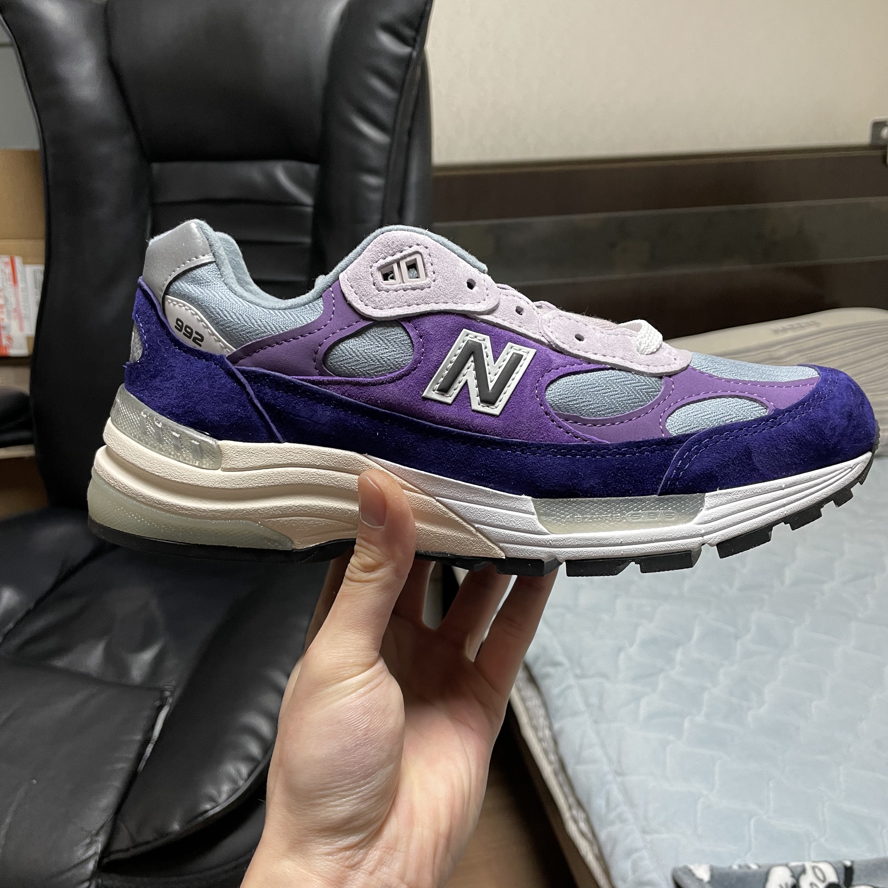 New Balance 992 Made in USA Purple Grey 착용 스타일 - 1