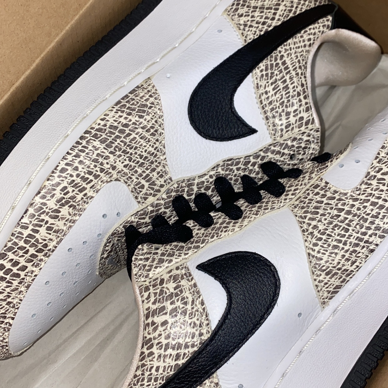 Nike Air Force 1 Low Cocoa Snake 2006 착용 스타일 - 2