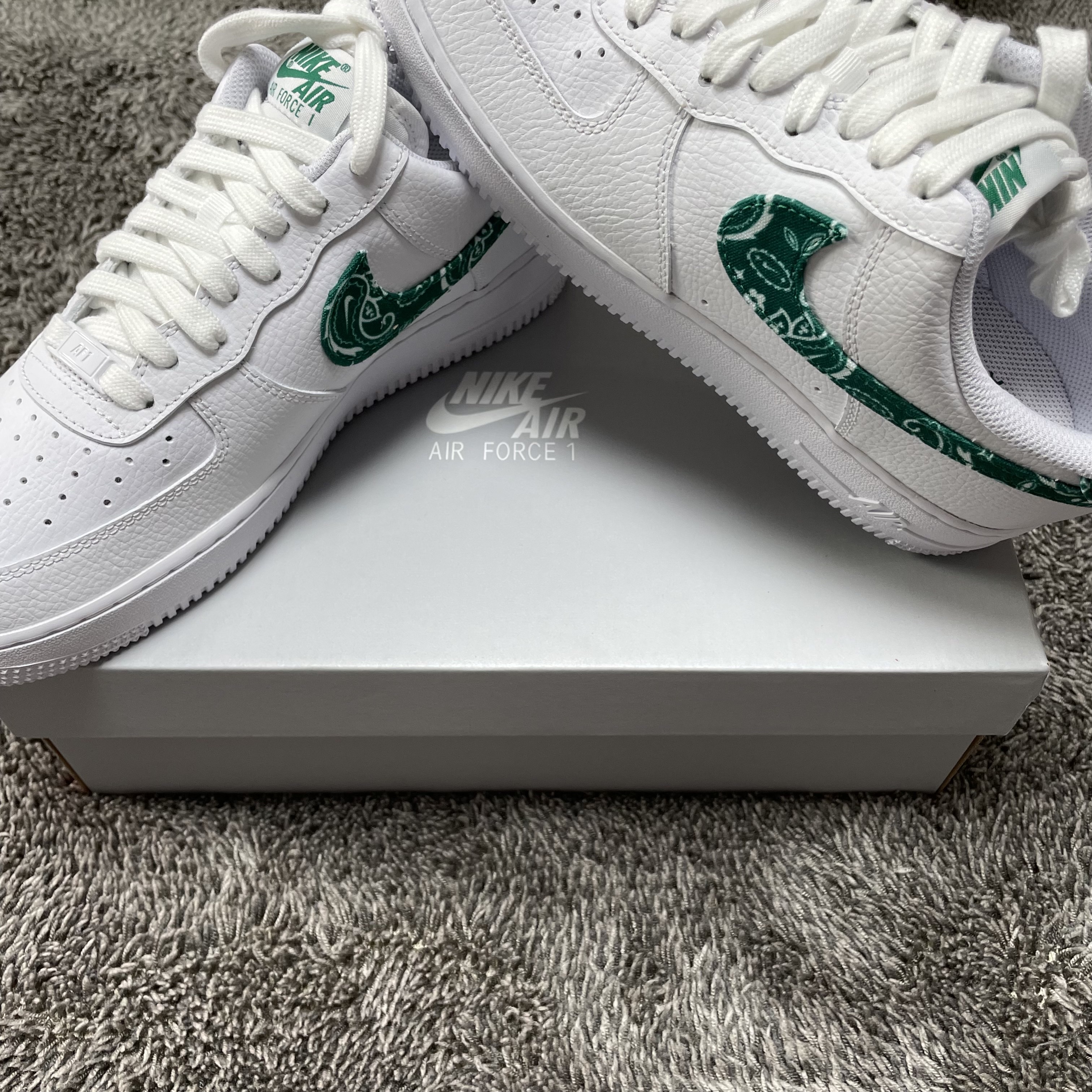 (W) Nike Air Force 1 '07 Essential Paisley Swoosh White Malachite 착용 스타일 - 3