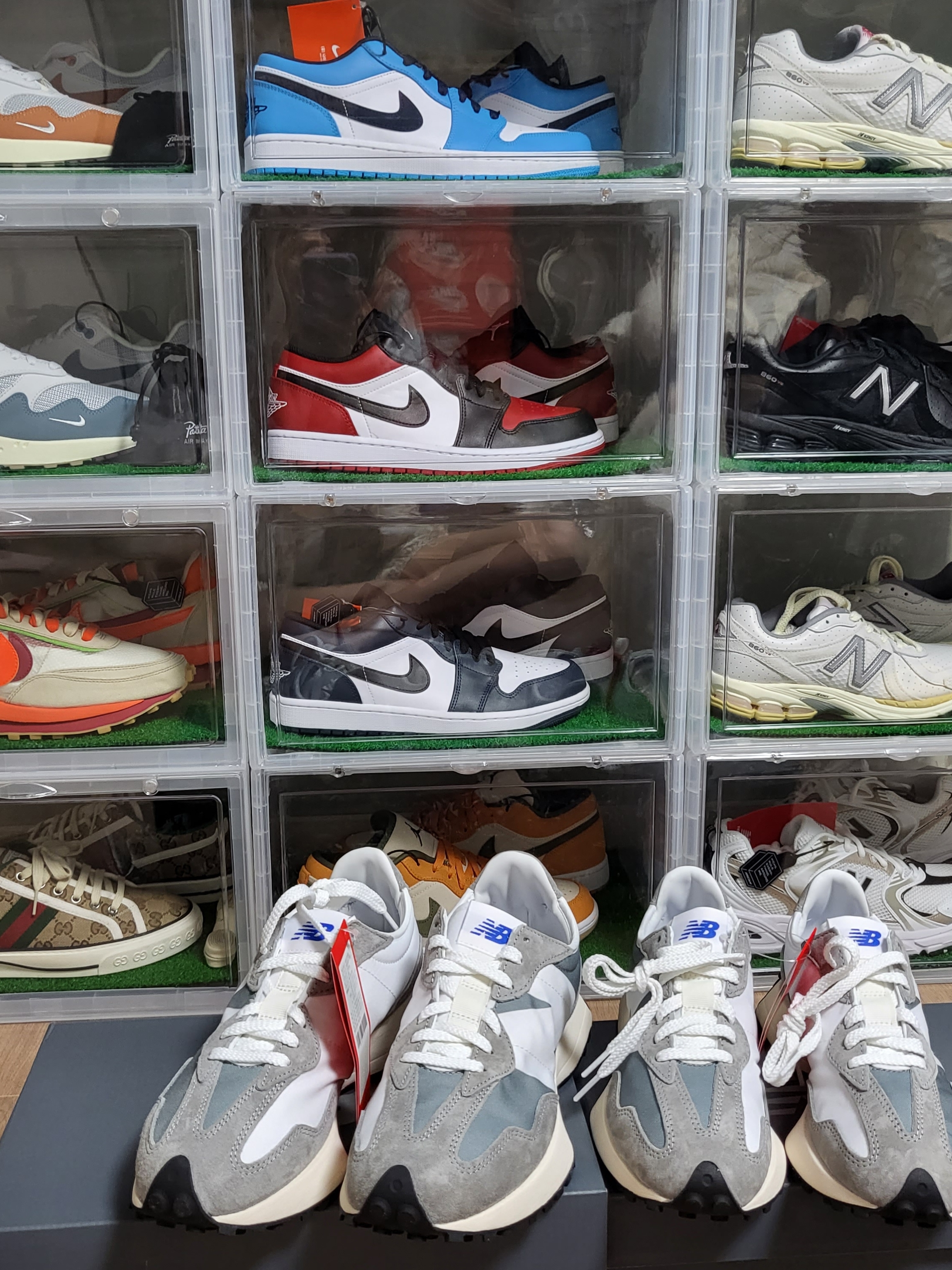 New Balance 327 Grey 착용 스타일