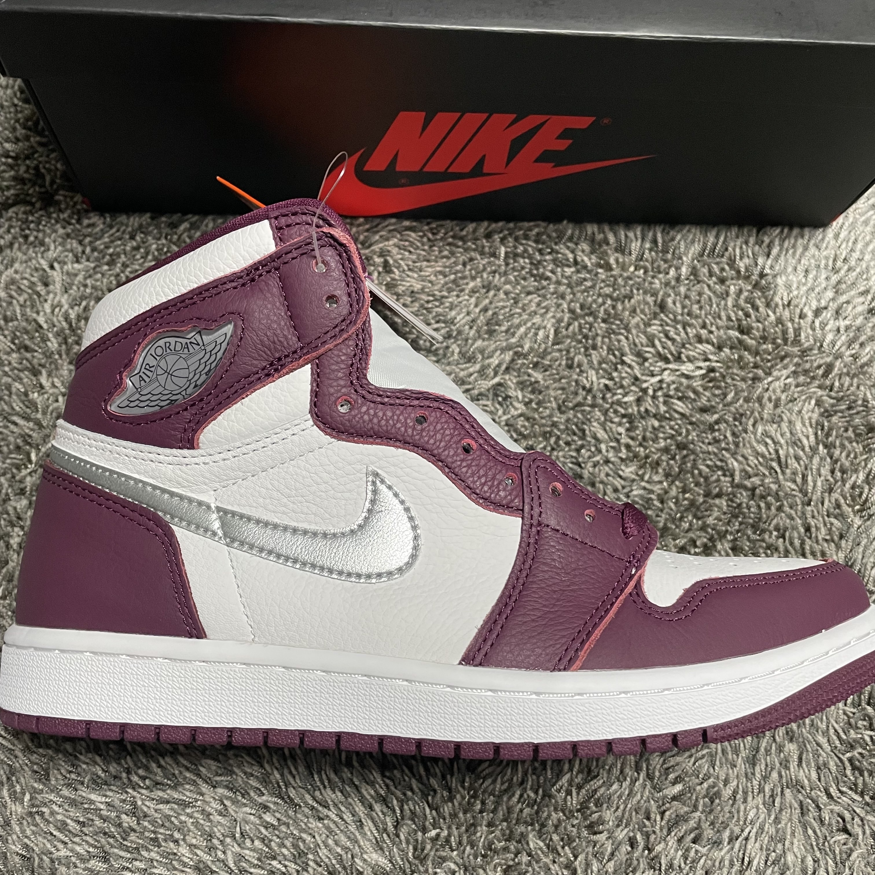 Jordan 1 Retro High OG Bordeaux 착용 스타일 - 3