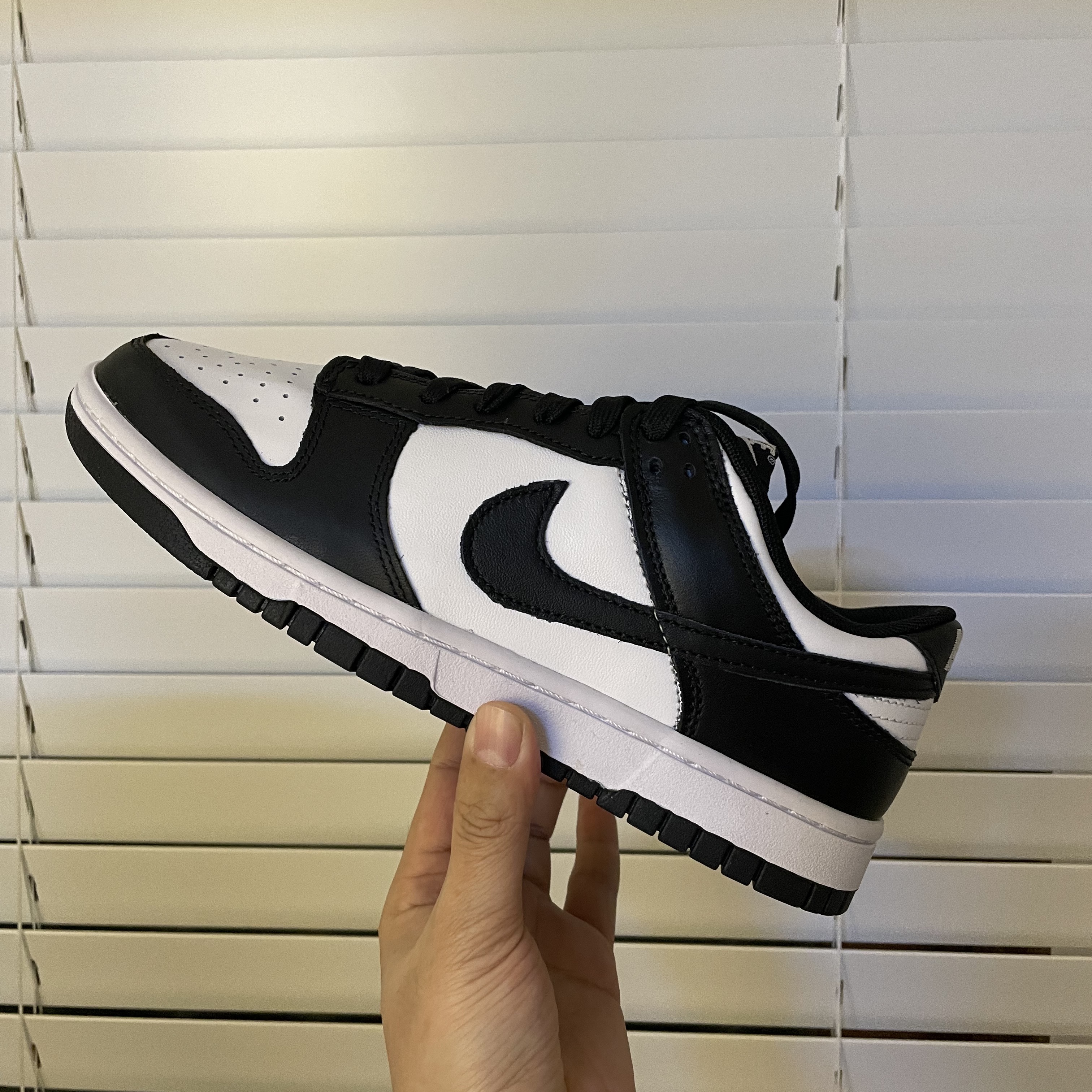 Nike Dunk Low Retro Black 착용 스타일 - 1
