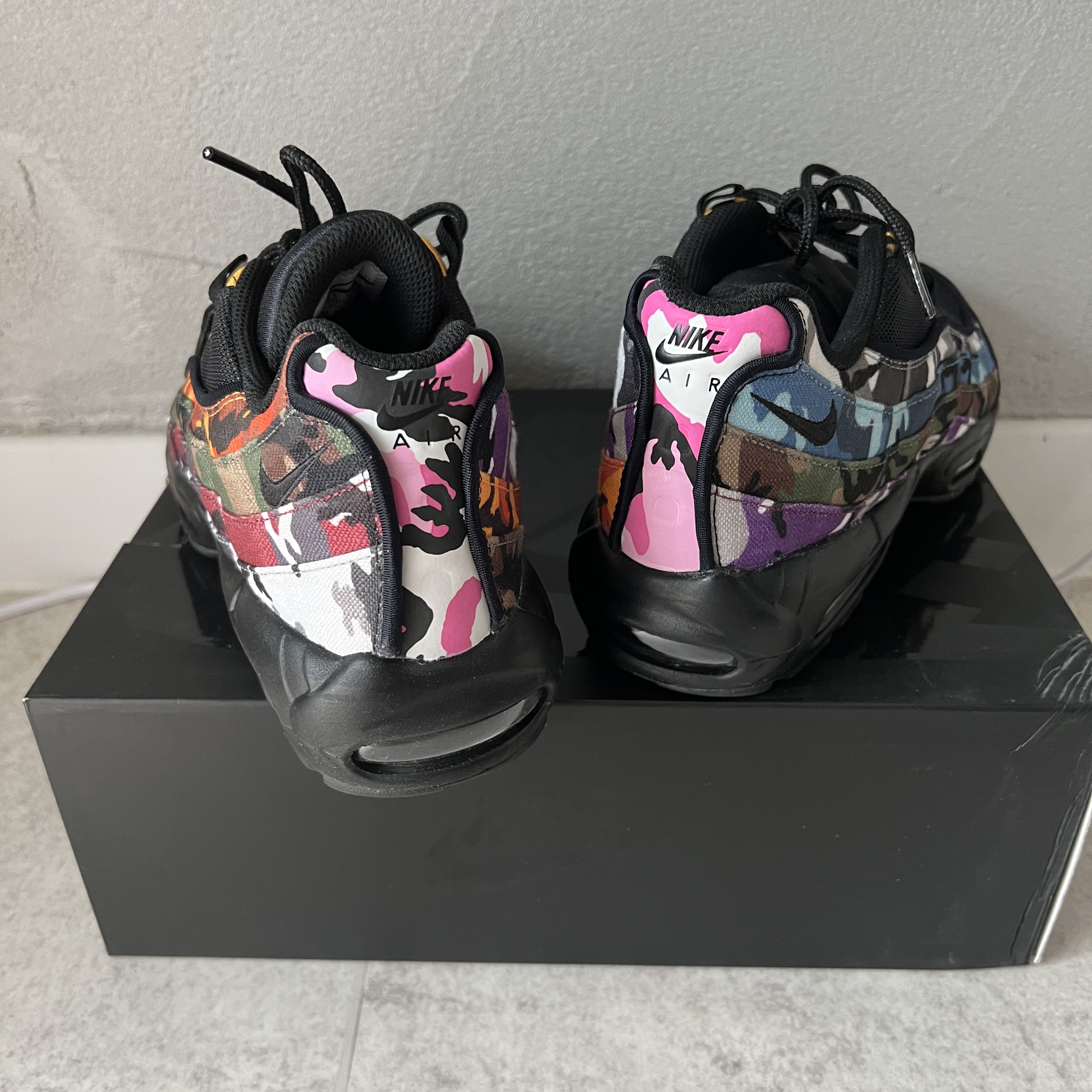 Nike Air Max 95 ERDL Party Black 착용 스타일 - 2