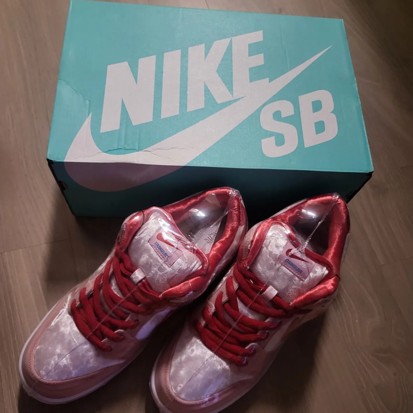 Nike x StrangeLove SB Dunk Low Pink (Regular Box) 착용 스타일 - 2