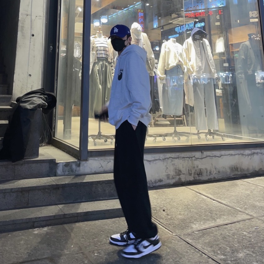 Stussy 8 Ball Hoodie Ash Heather - 21FW, Nike Dunk Low Retro Black 착용 스타일 - 3