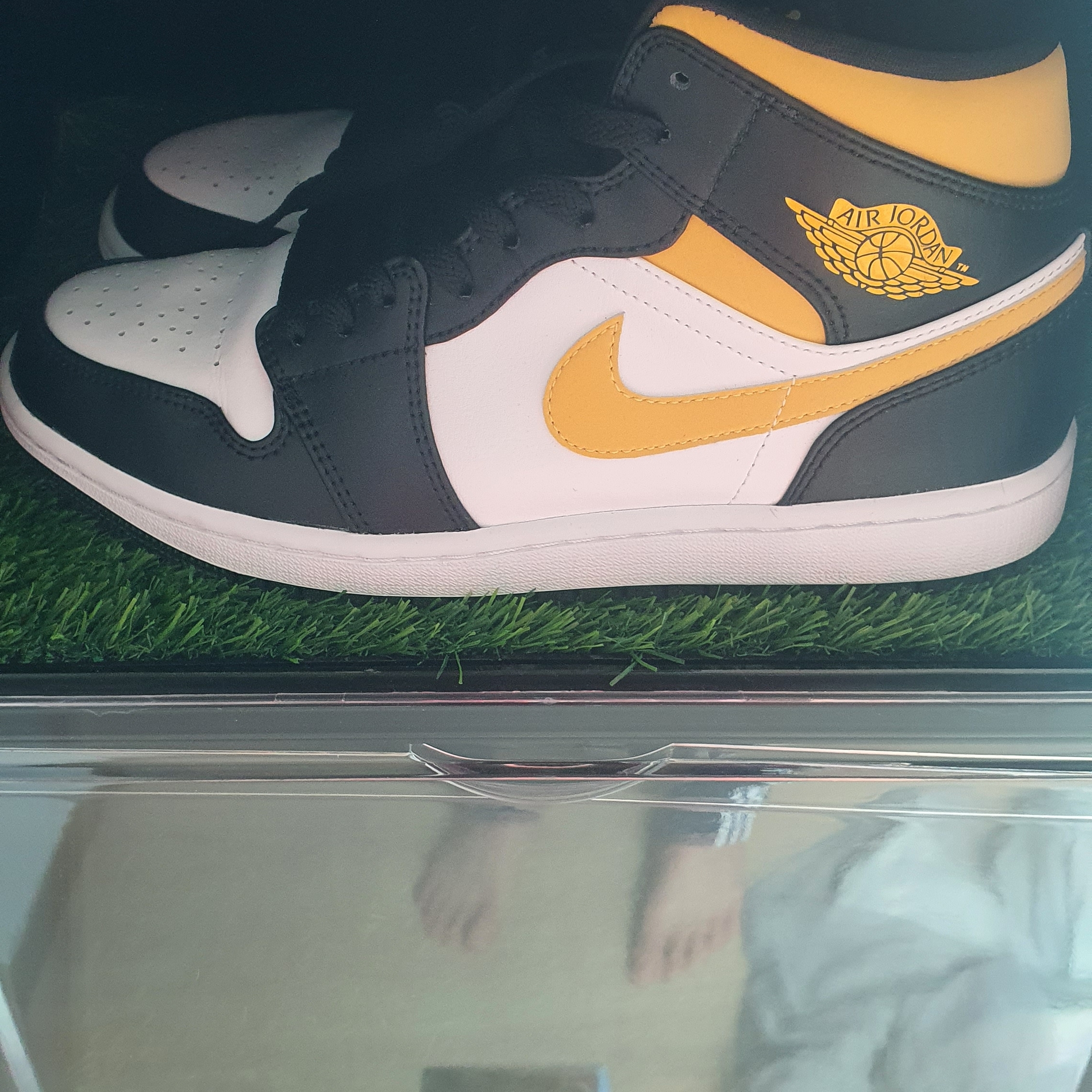 Jordan 1 Mid Pollen 착용 스타일