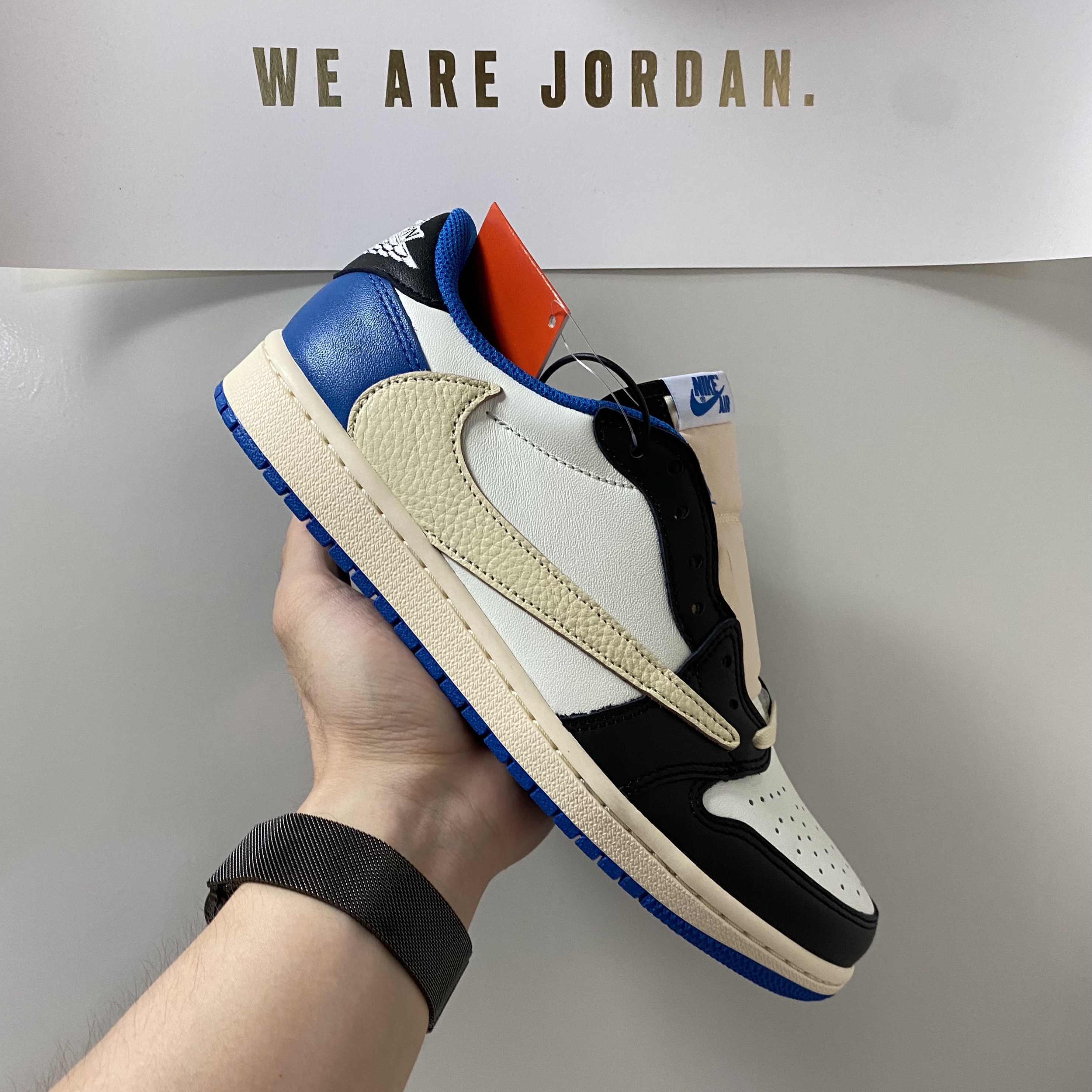 Jordan 1 x Travis Scott x Fragment Retro Low OG SP Military Blue 착용 스타일