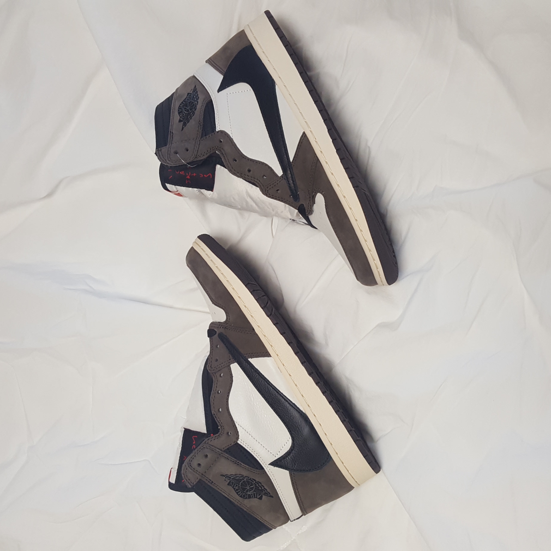 Jordan 1 x Off-White Retro High University Blue, Jordan 1 x Travis Scott Retro High OG SP Mocha 착용 스타일 - 2