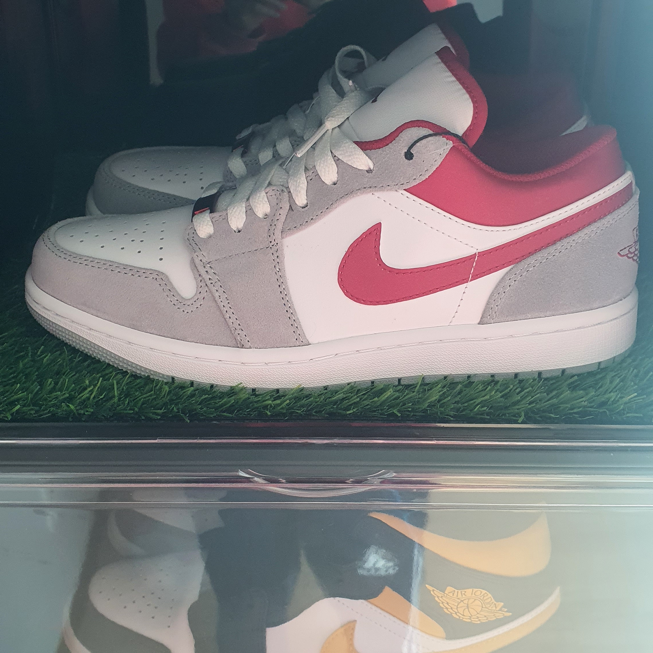 Jordan 1 Low SE Light Smoke Grey Gym Red 착용 스타일