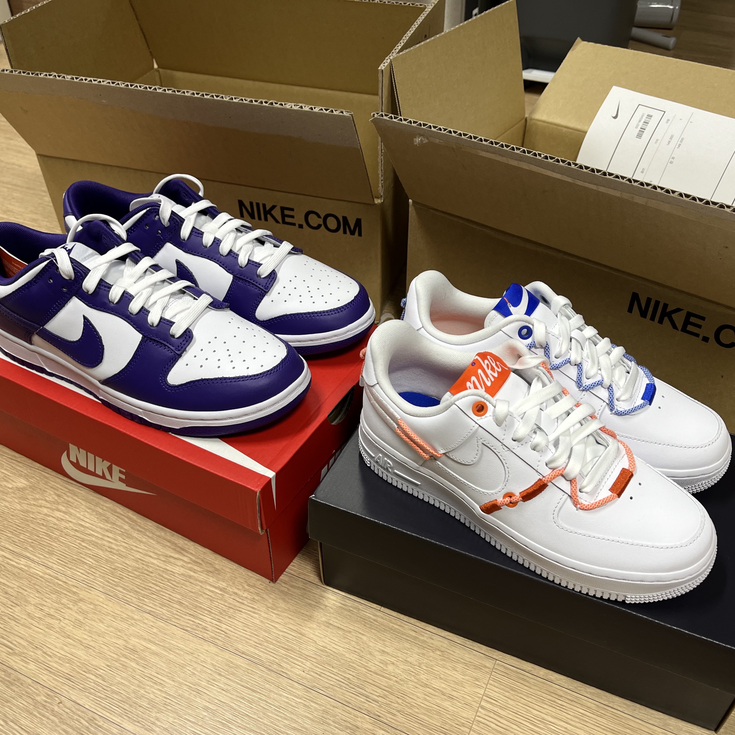 Nike Dunk Low Retro Championship Court Purple, (W) Nike Air Force 1 '07 LX White Safety Orange 착용 스타일