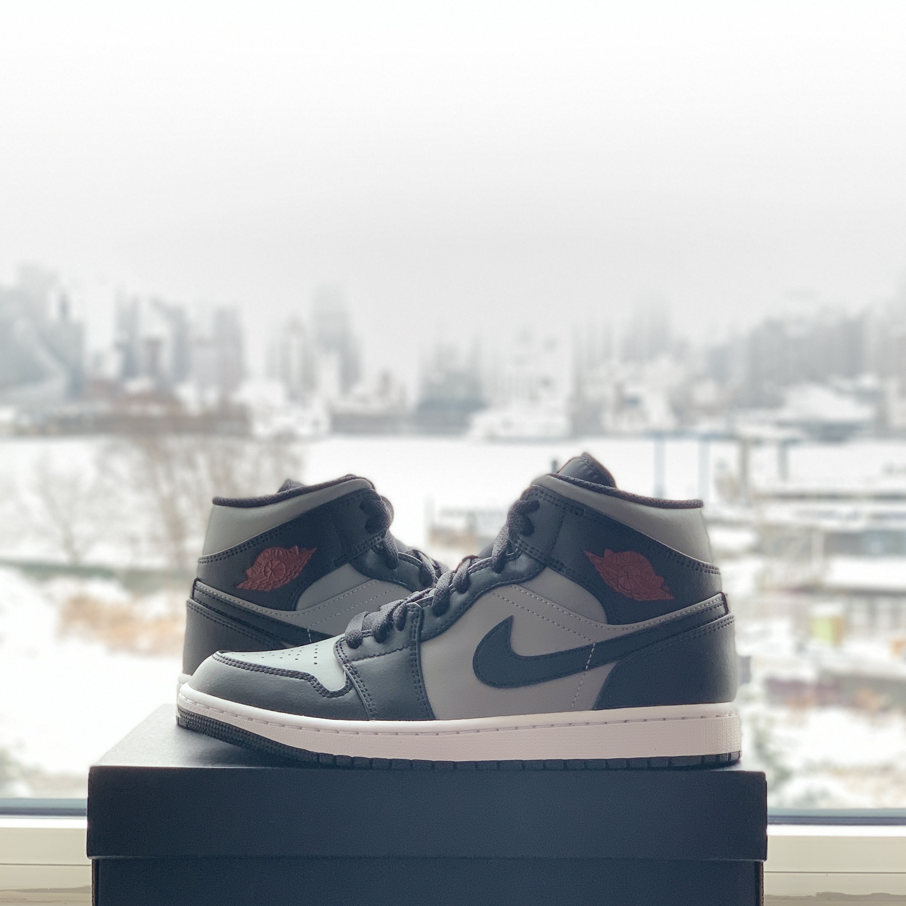 Jordan 1 Mid Shadow 착용 스타일