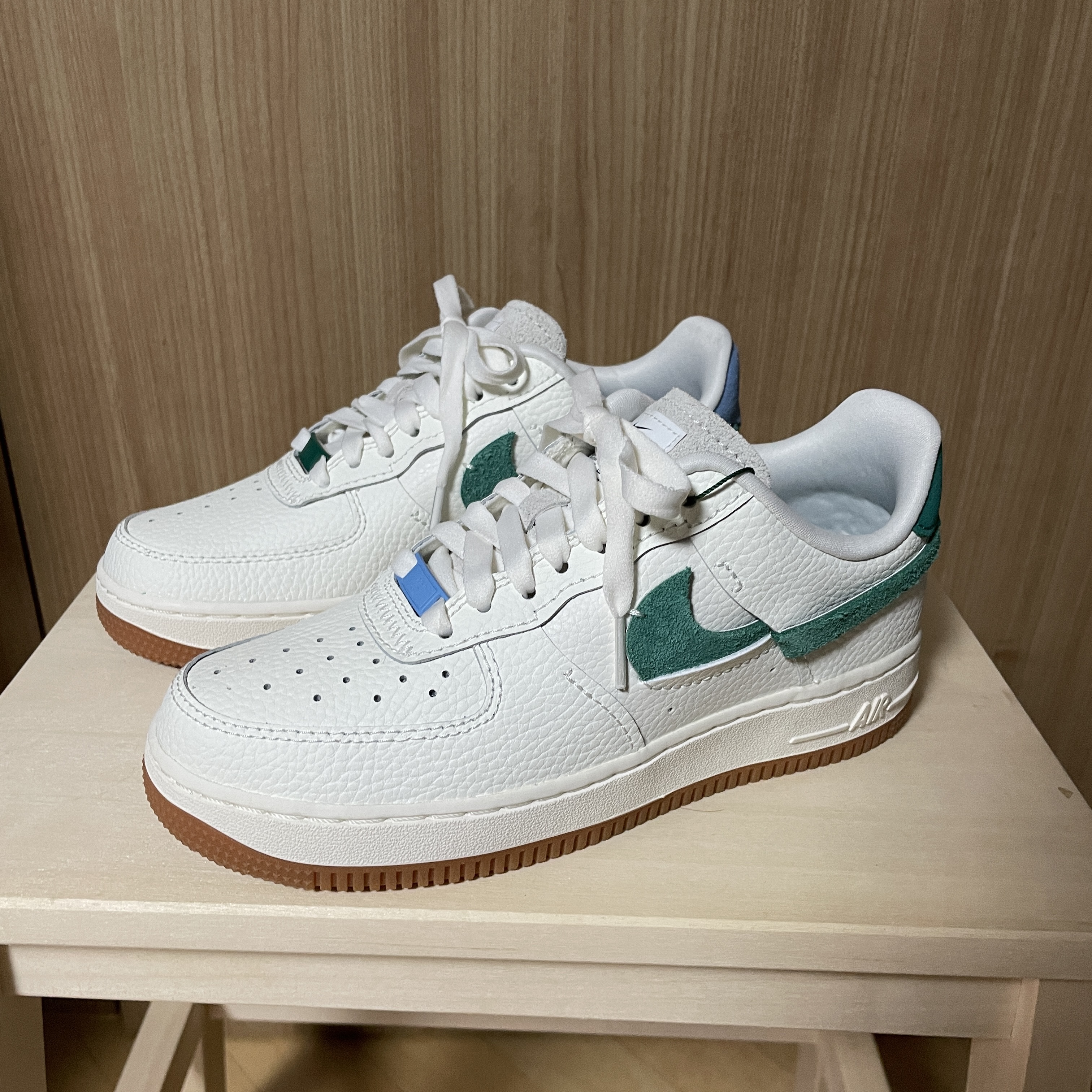 (W) Nike Air Force 1 Vandalized Sail Mystic Green 착용 스타일 - 1