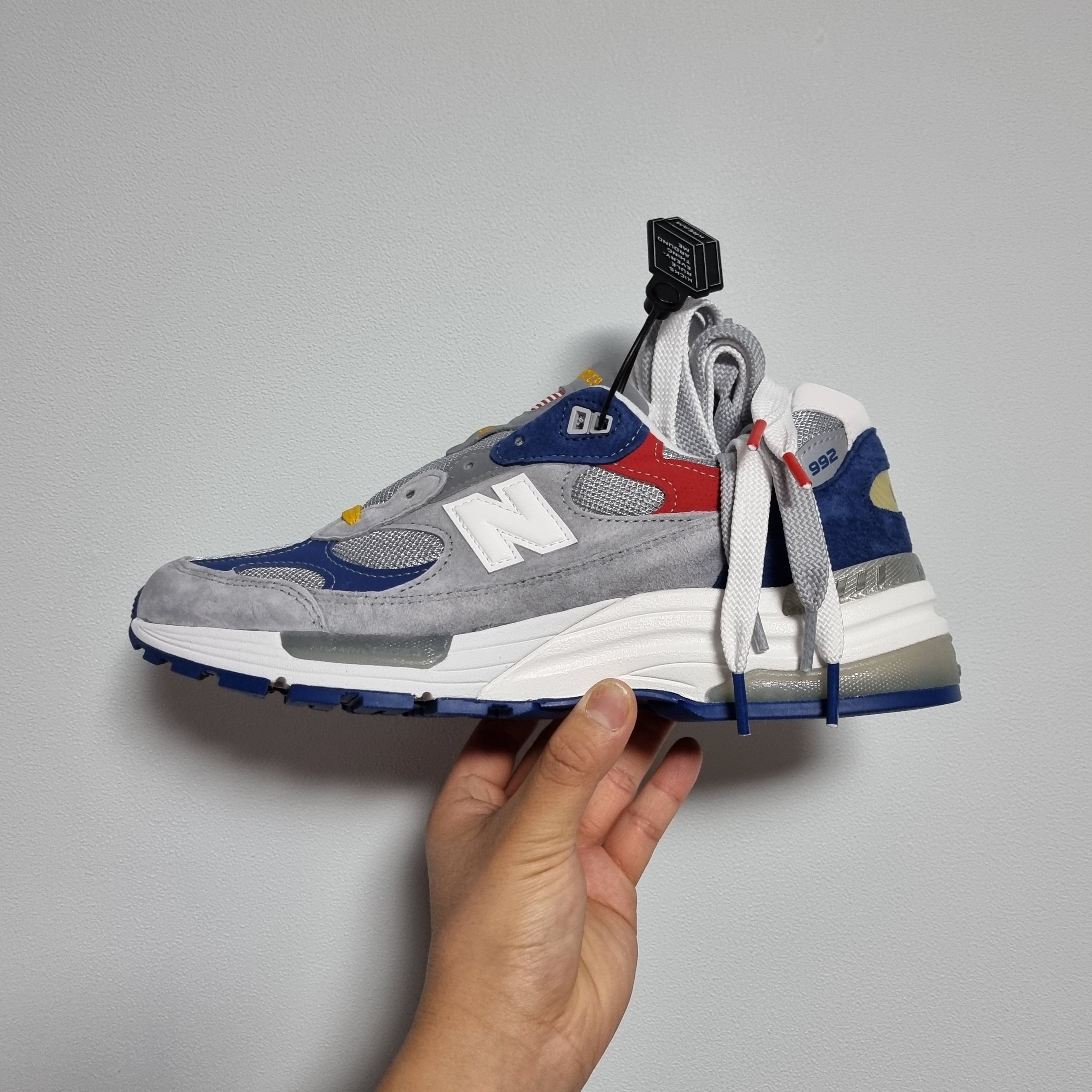 New Balance x DTLR 992 Made in USA Varsity 착용 스타일 - 1
