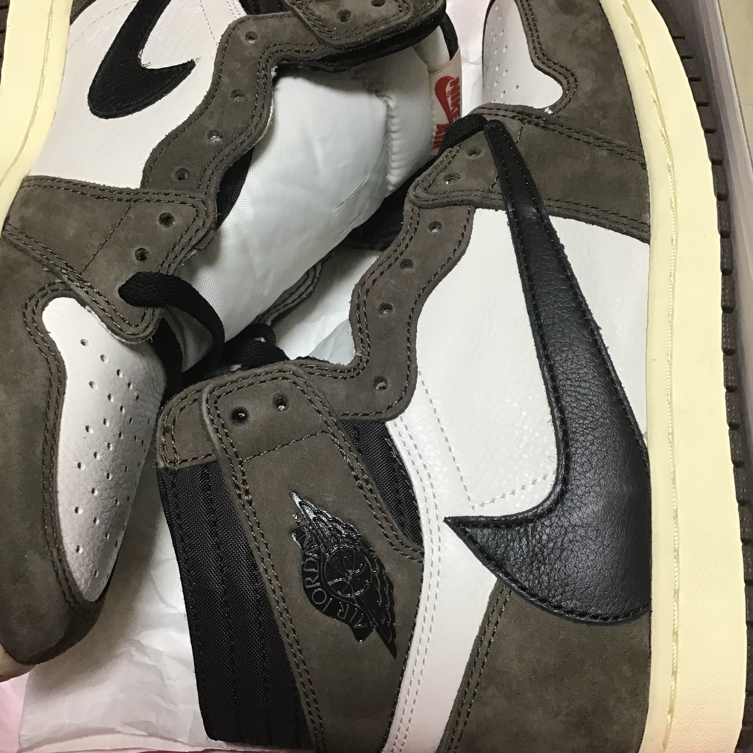 Jordan 1 x Travis Scott Retro High OG SP Mocha 착용 스타일