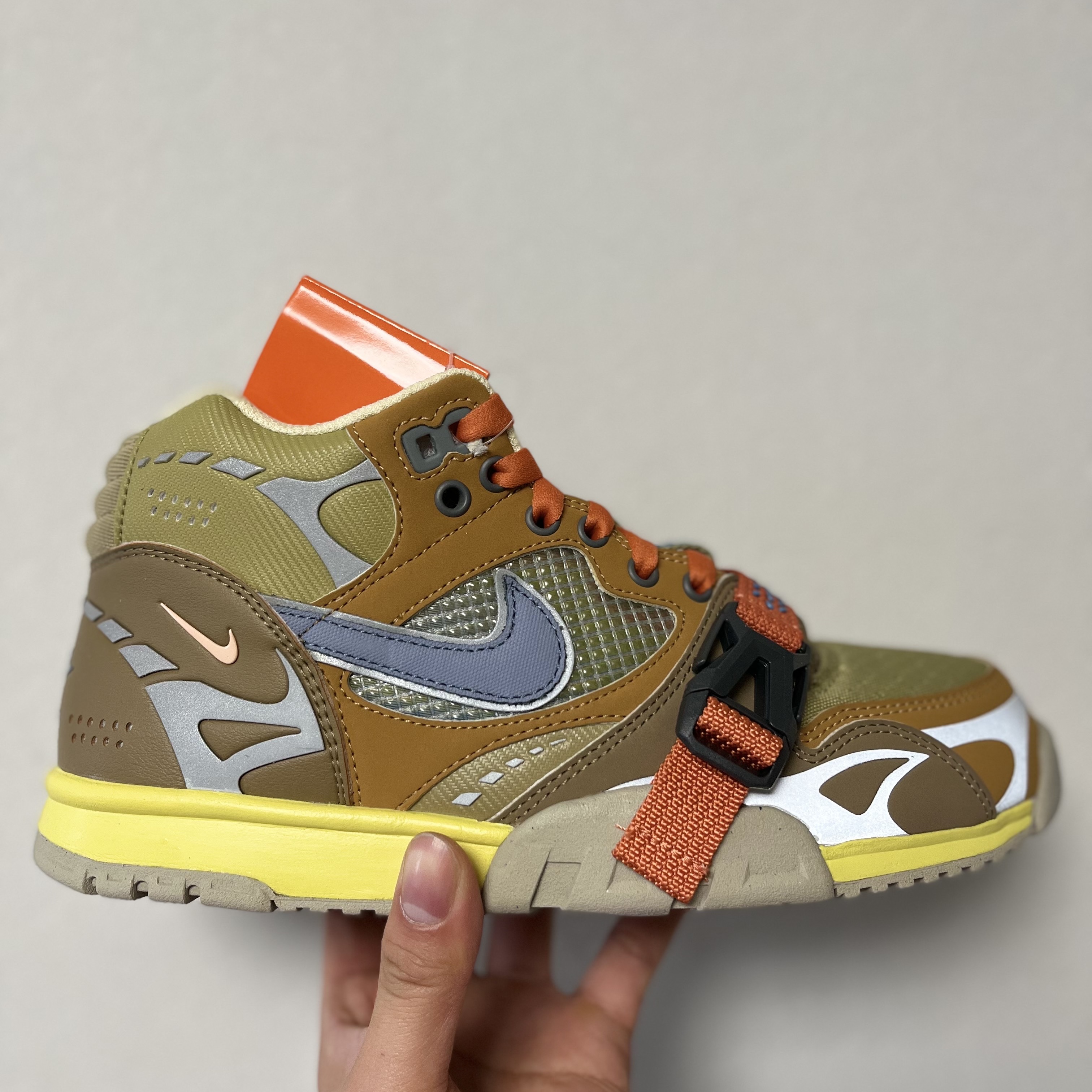 Nike Air Trainer 1 SP Coriander 착용 스타일 - 1
