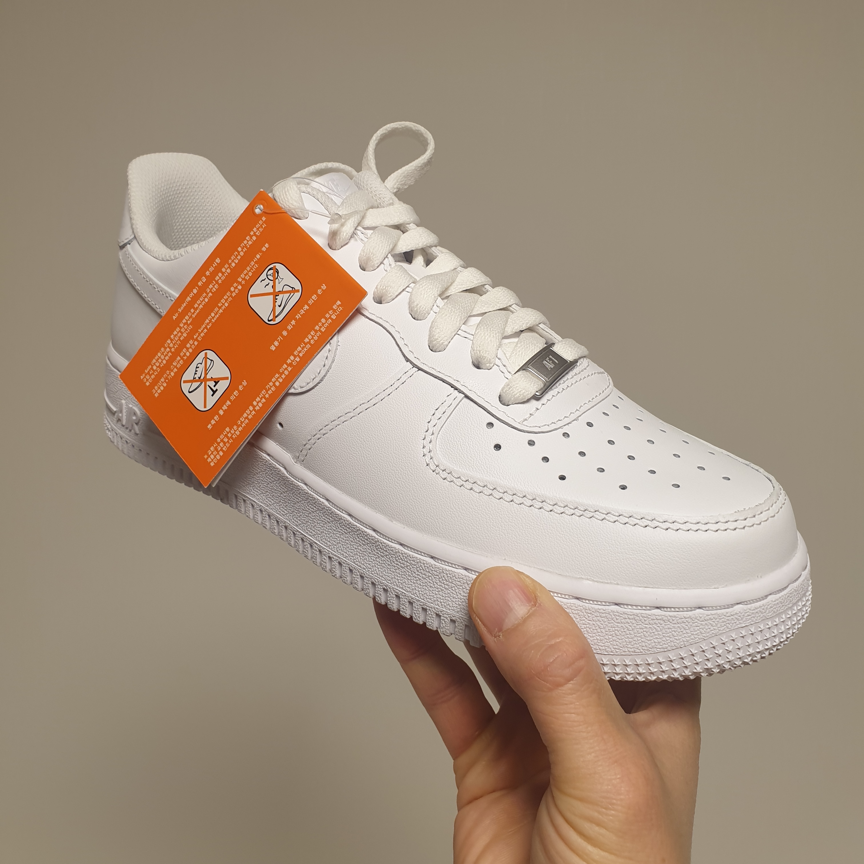 Nike Air Force 1 '07 Low White 착용 스타일 - 1