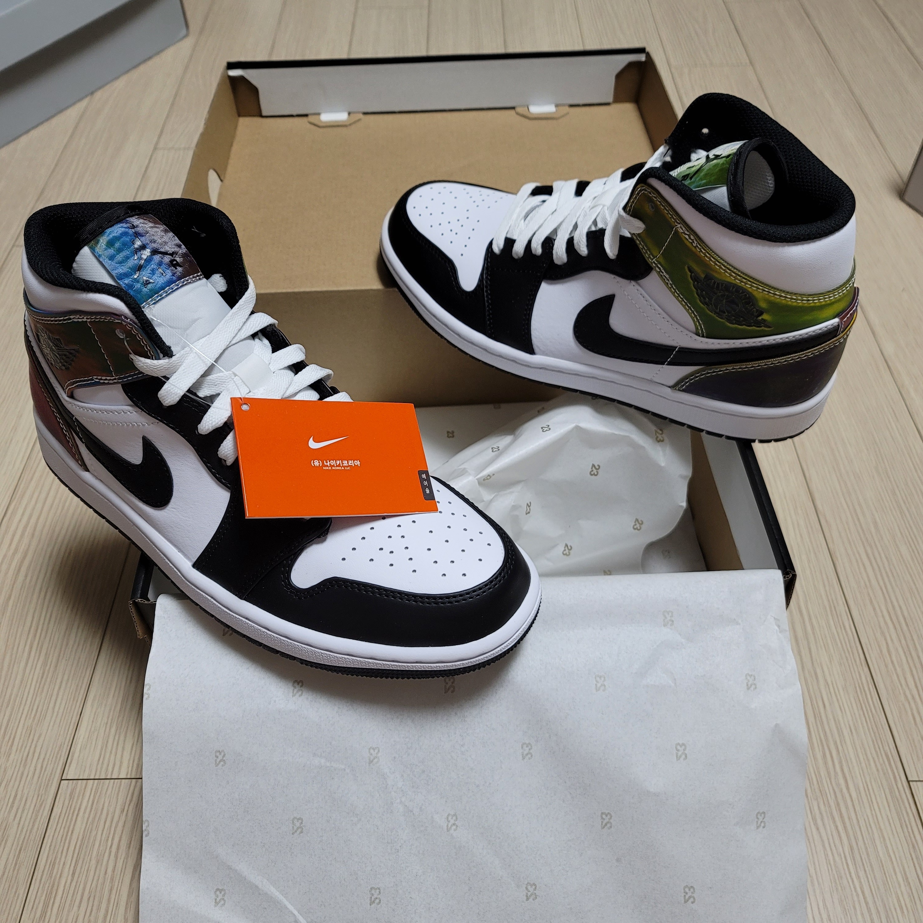 Jordan 1 Mid SE Heat Reactive 착용 스타일