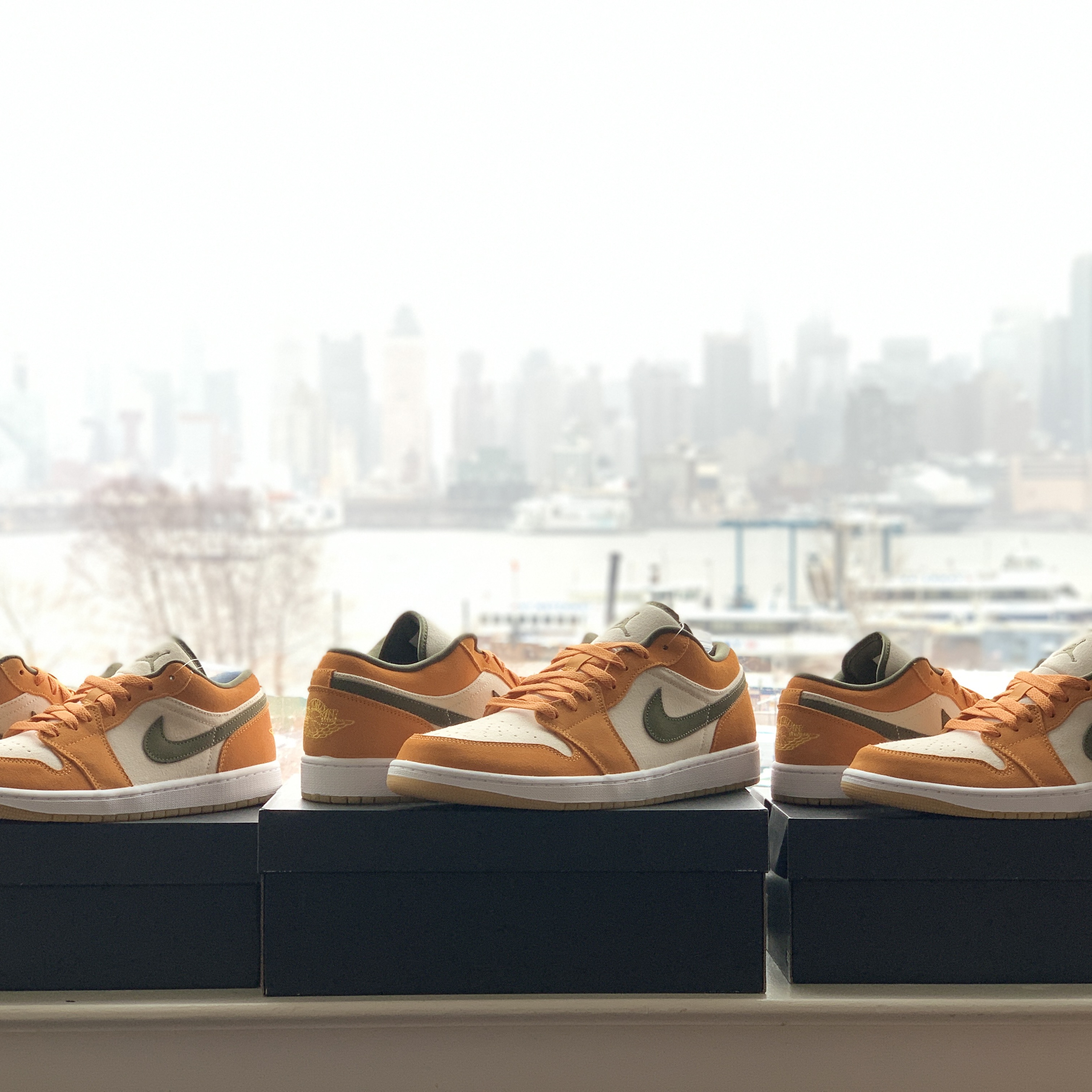 Jordan 1 Low SE Light Curry 착용 스타일