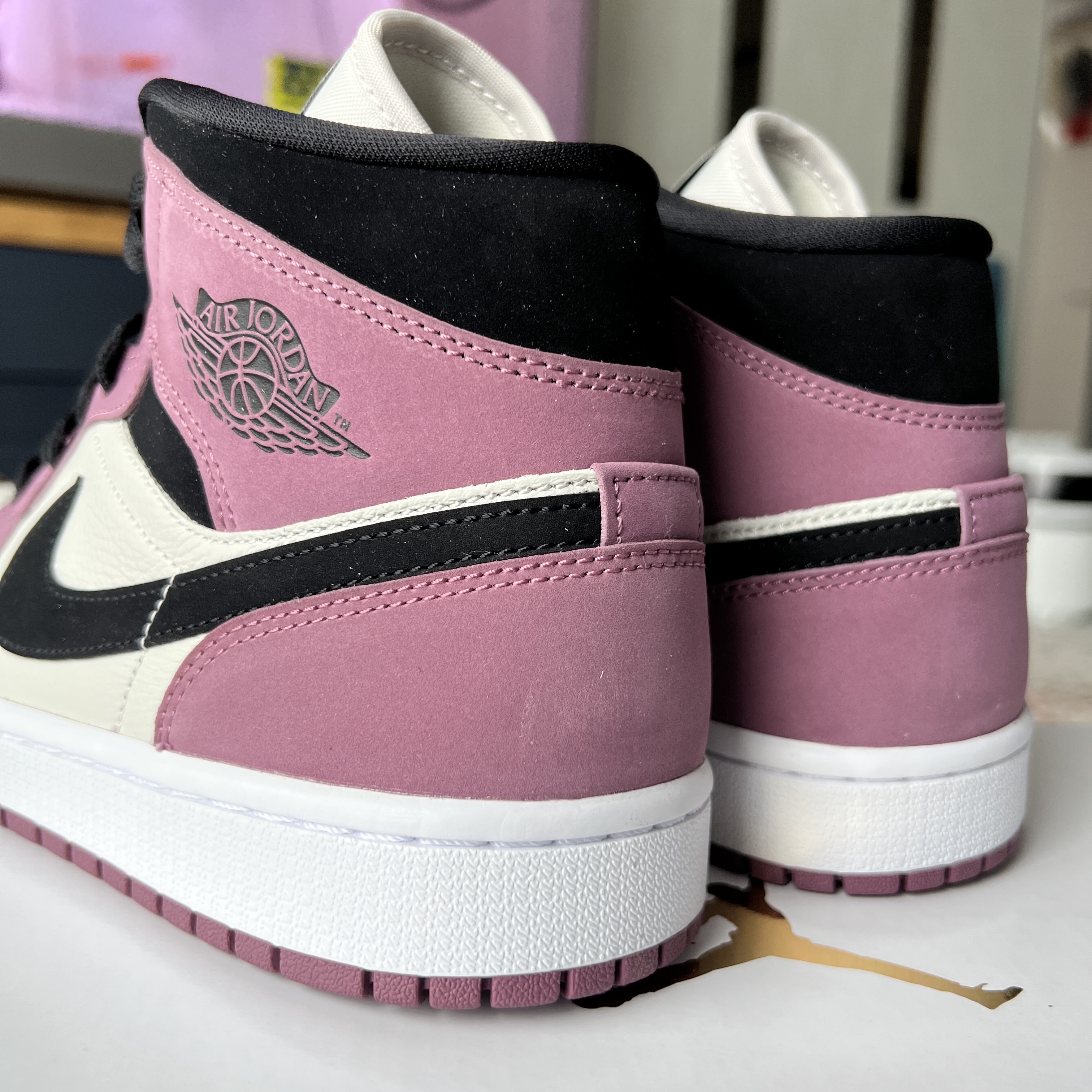 (W) Jordan 1 Mid SE Light Mulberry 착용 스타일 - 2