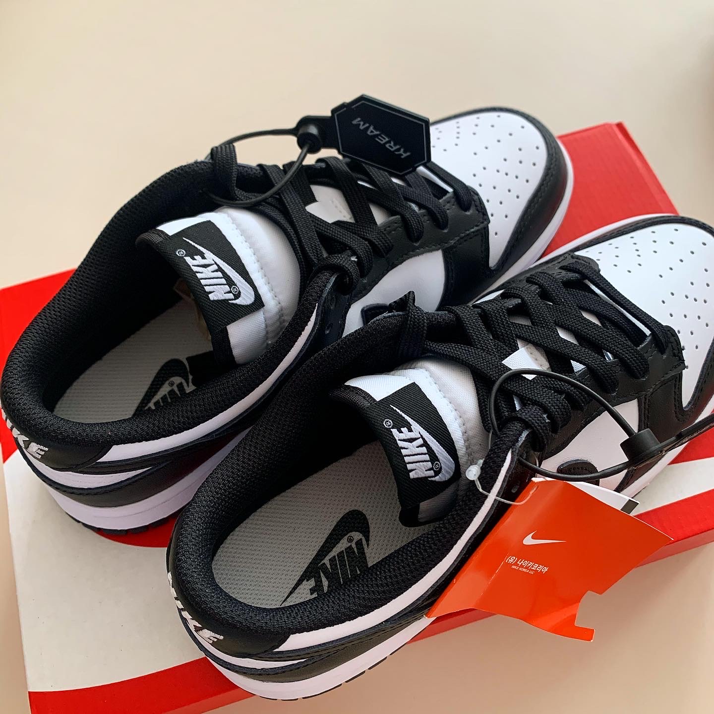 (W) Nike Dunk Low Black 착용 스타일 - 3
