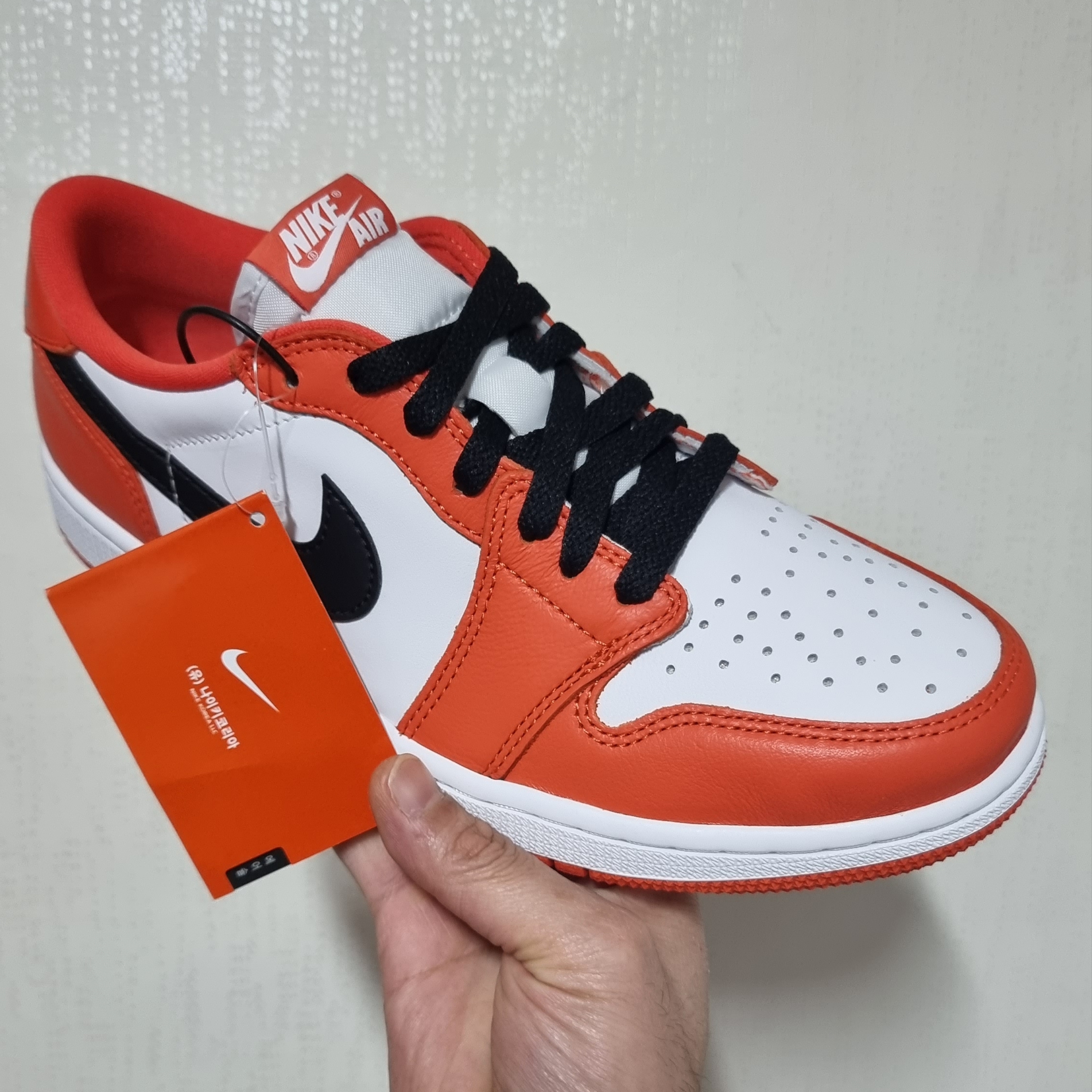 Jordan 1 Low OG Starfish 착용 스타일 - 1