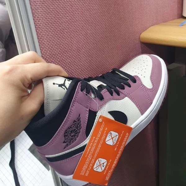 (W) Jordan 1 Mid SE Light Mulberry 착용 스타일 - 3