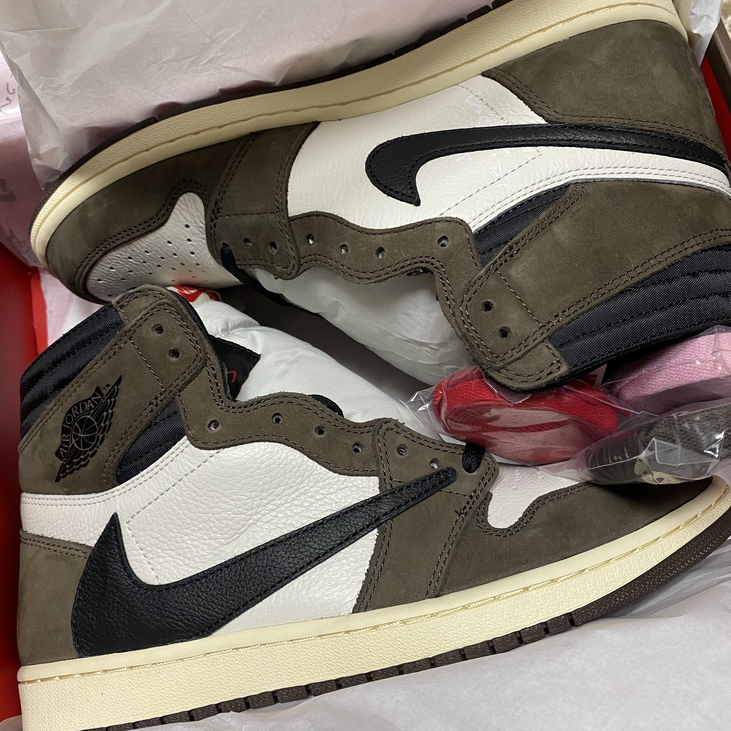 Jordan 1 x Travis Scott Retro High OG SP Mocha 착용 스타일