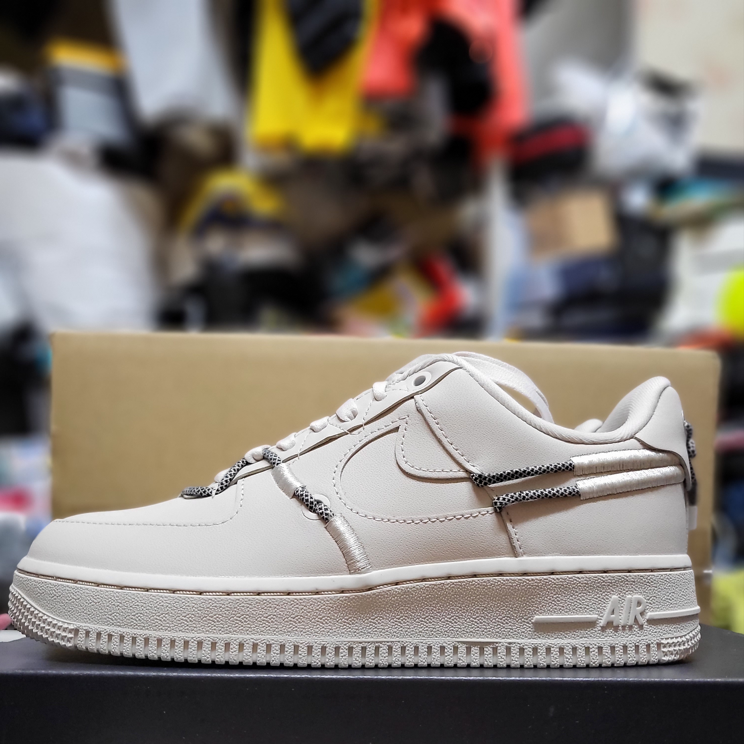 (W) Nike Air Force 1 '07 LX Light Orewood Brown 착용 스타일 - 1