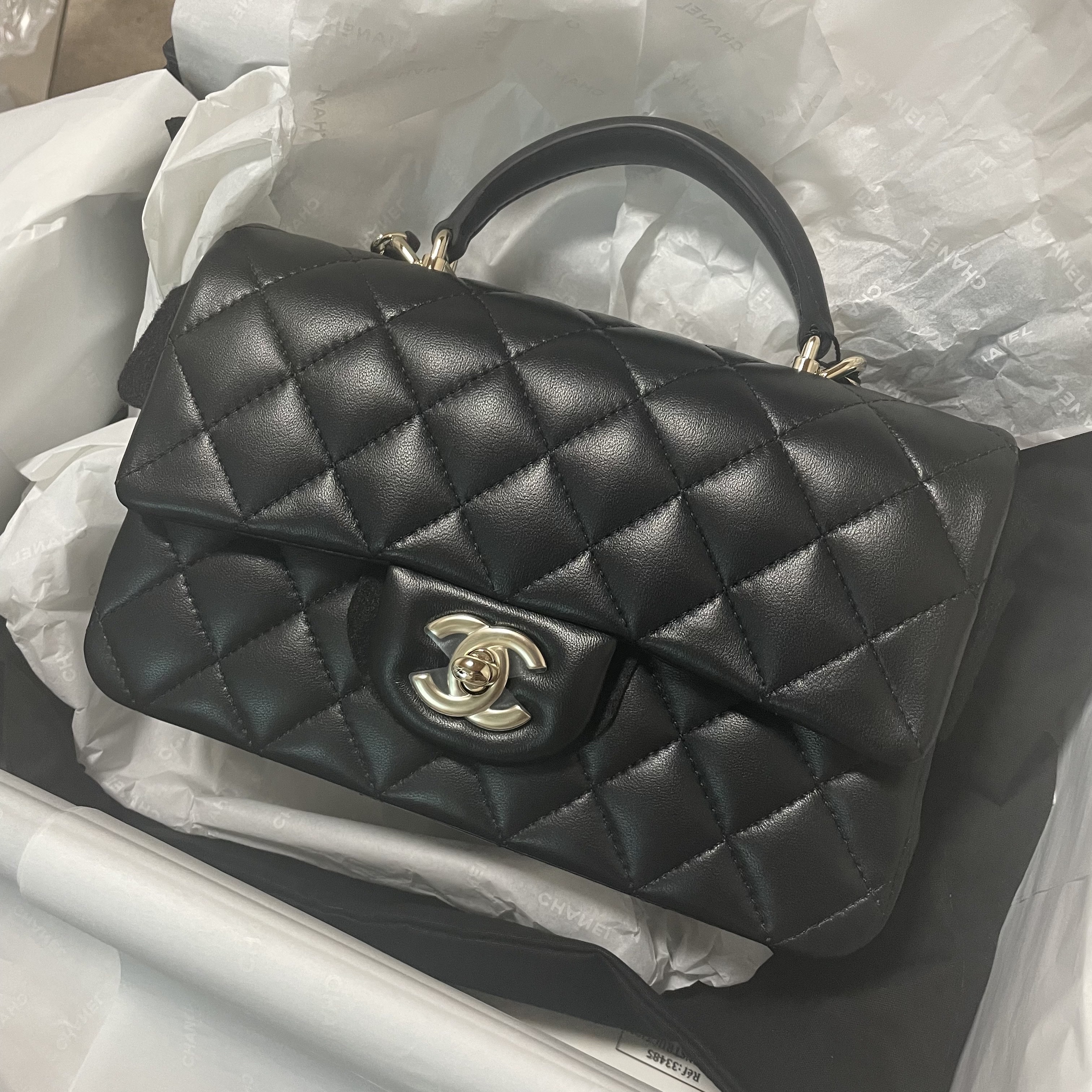 Chanel Mini Flap Bag with Top Handle Lambskin & Gold Black 착용 스타일